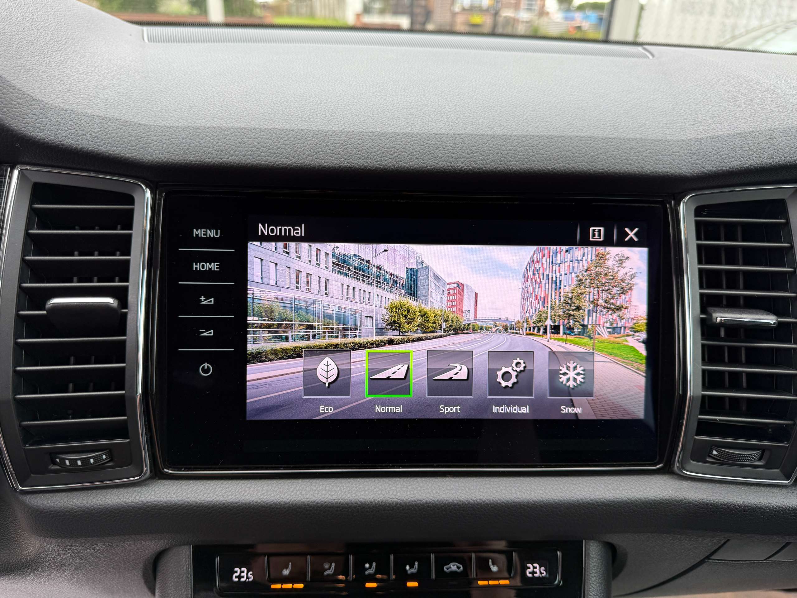 696c9925-aef3-4831-bf7f-8e686c03168723-skoda-kodiaq-1-4-tsi-4x4-navi-leder-camera-xenon-carplay-led.jpg