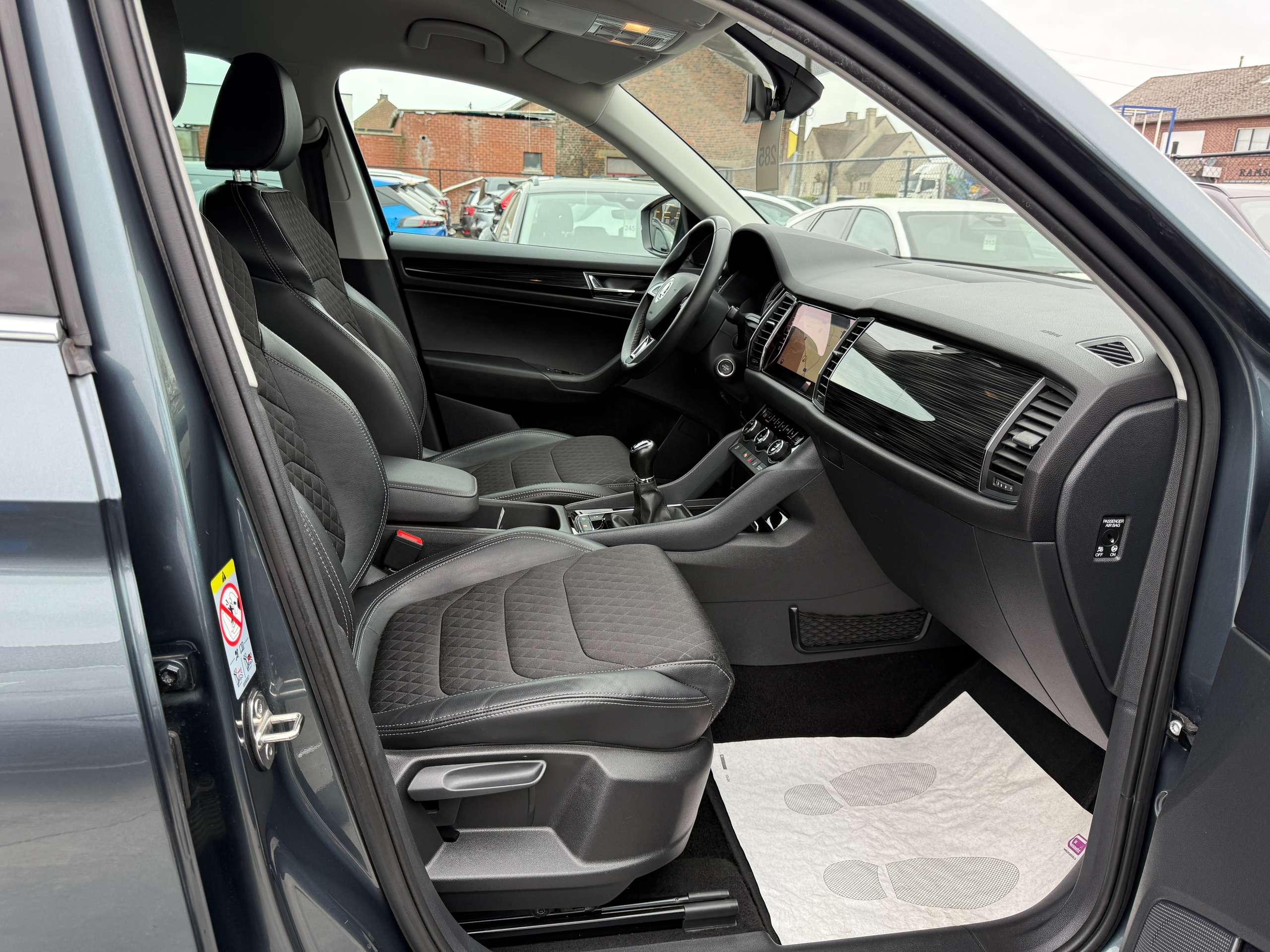 696c9925-aef3-4831-bf7f-8e686c03168730-skoda-kodiaq-1-4-tsi-4x4-navi-leder-camera-xenon-carplay-led.jpg