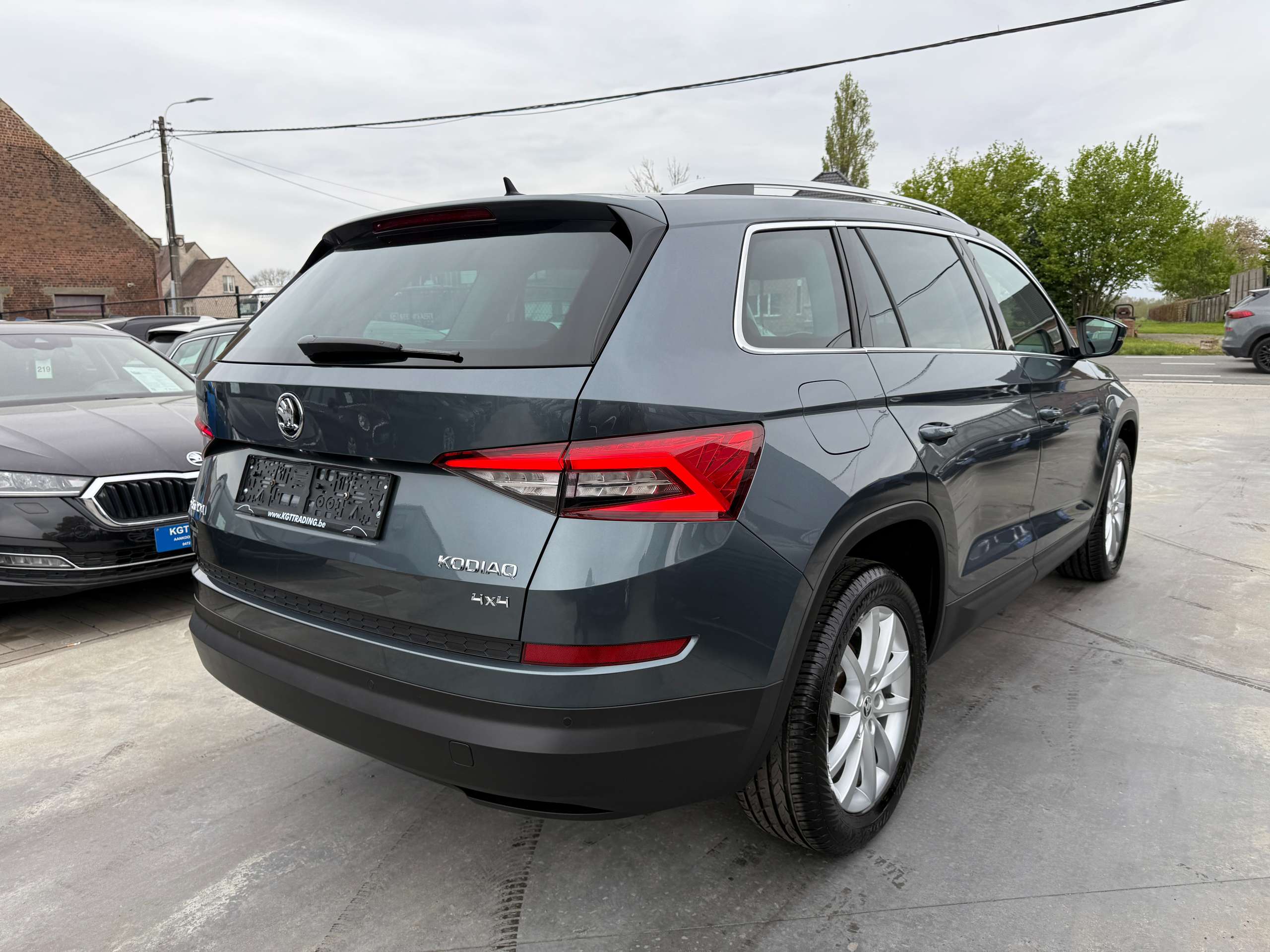 696c9925-aef3-4831-bf7f-8e686c0316875-skoda-kodiaq-1-4-tsi-4x4-navi-leder-camera-xenon-carplay-led.jpg