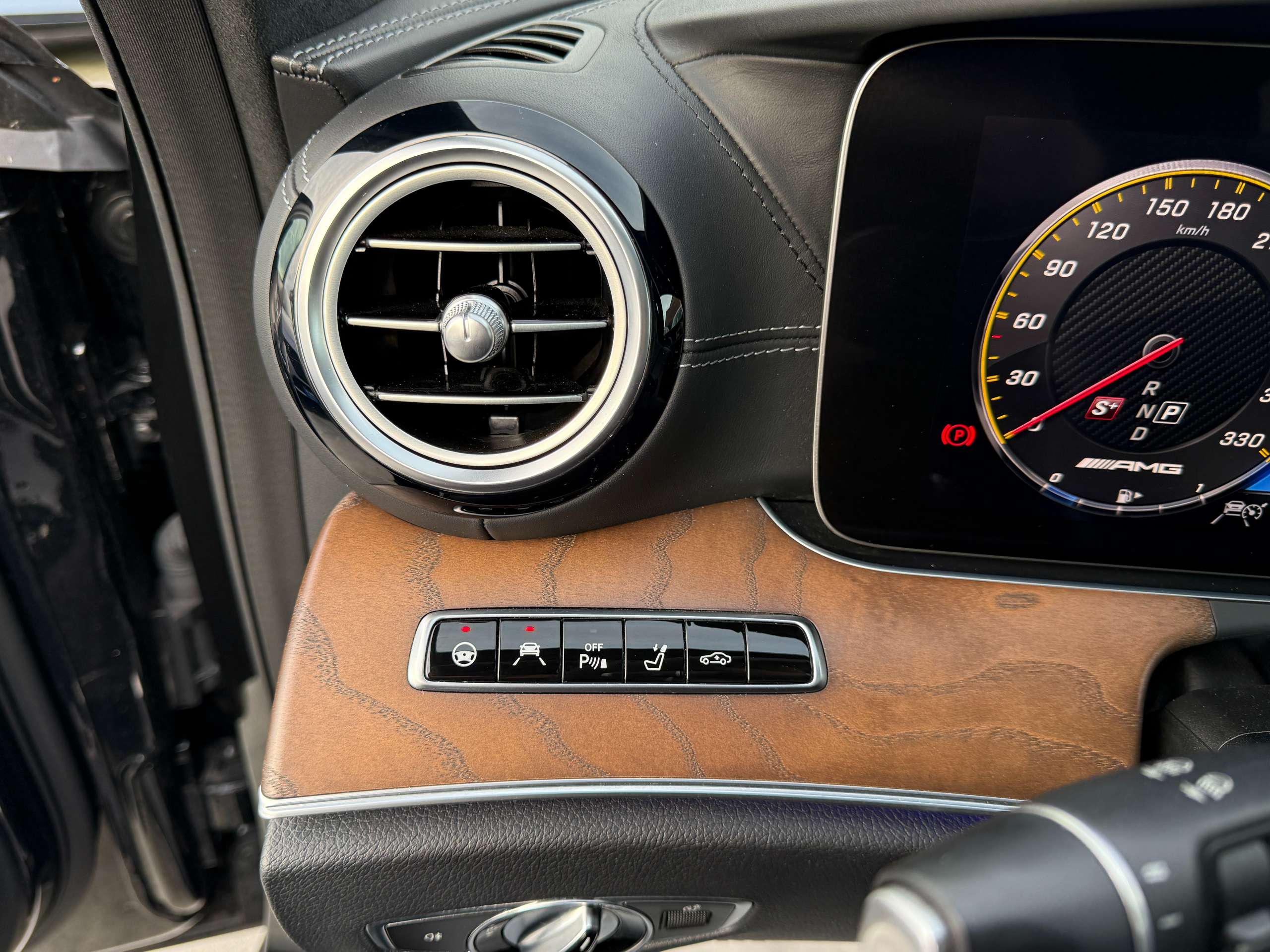 701539a9-f870-4e96-94bb-43c8371e27d821-mercedes-benz-e-63-amg-s-4matic-performance-seats-360-pano-drivers-pack.jpg