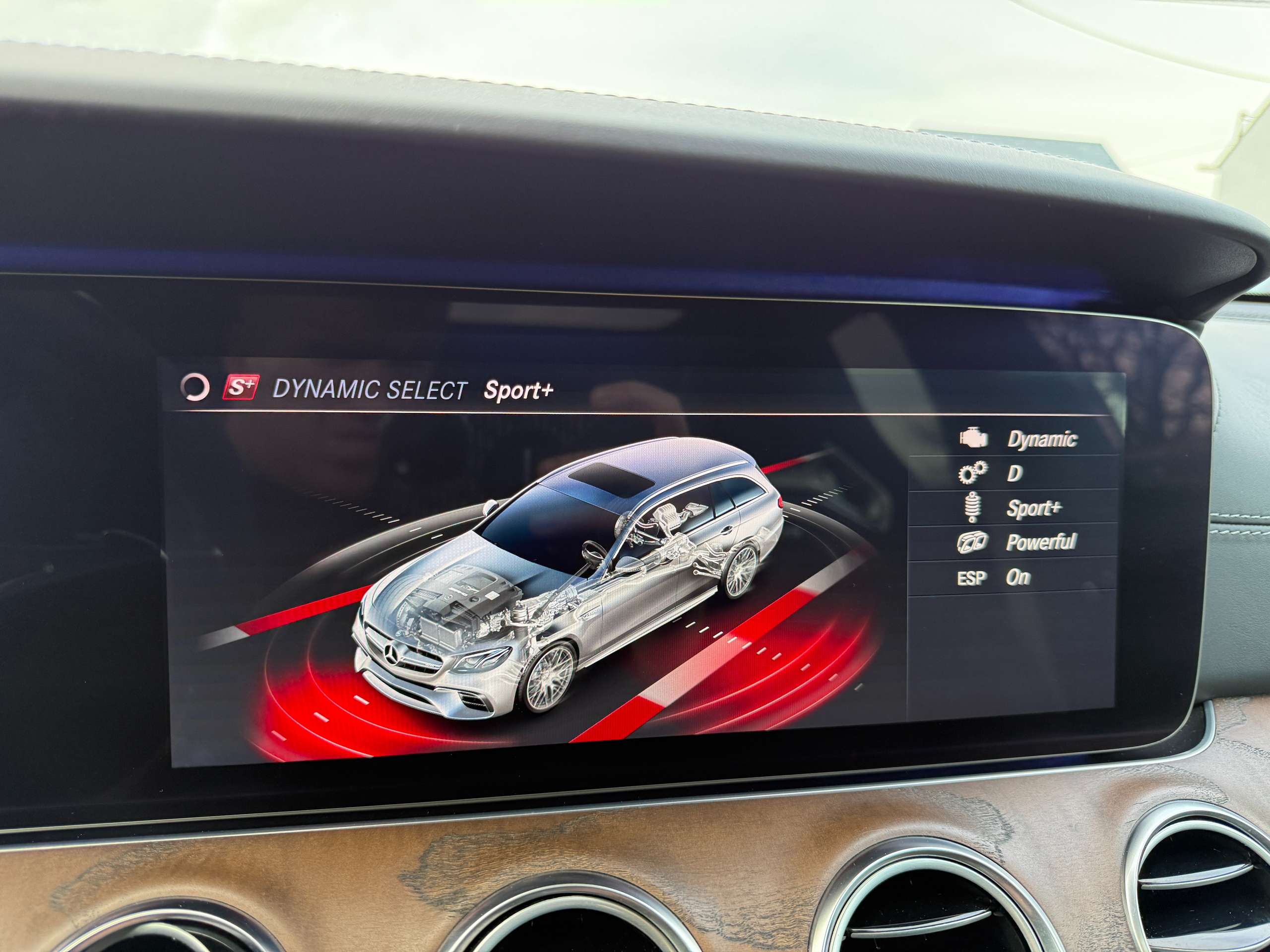 701539a9-f870-4e96-94bb-43c8371e27d833-mercedes-benz-e-63-amg-s-4matic-performance-seats-360-pano-drivers-pack.jpg