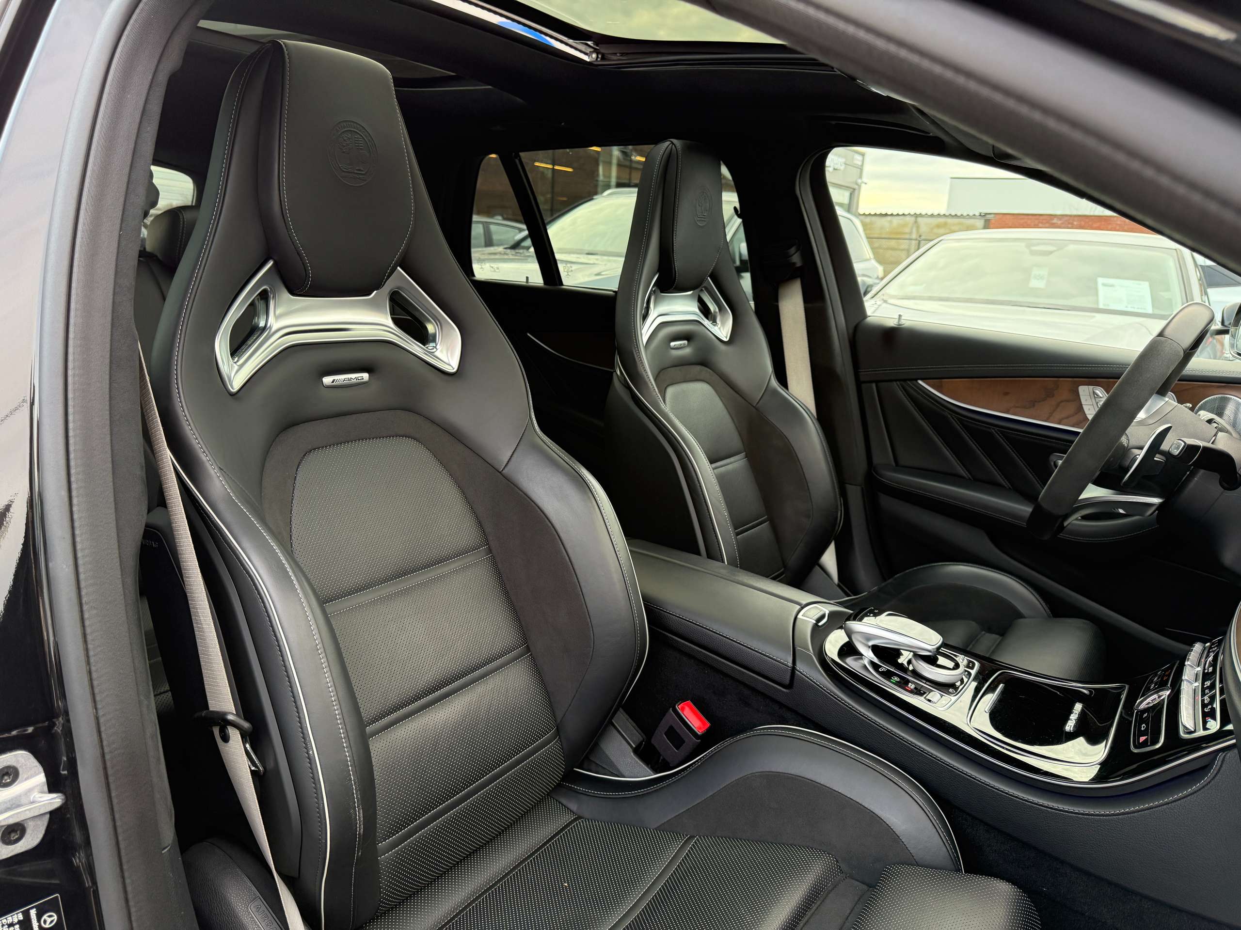 701539a9-f870-4e96-94bb-43c8371e27d835-mercedes-benz-e-63-amg-s-4matic-performance-seats-360-pano-drivers-pack.jpg