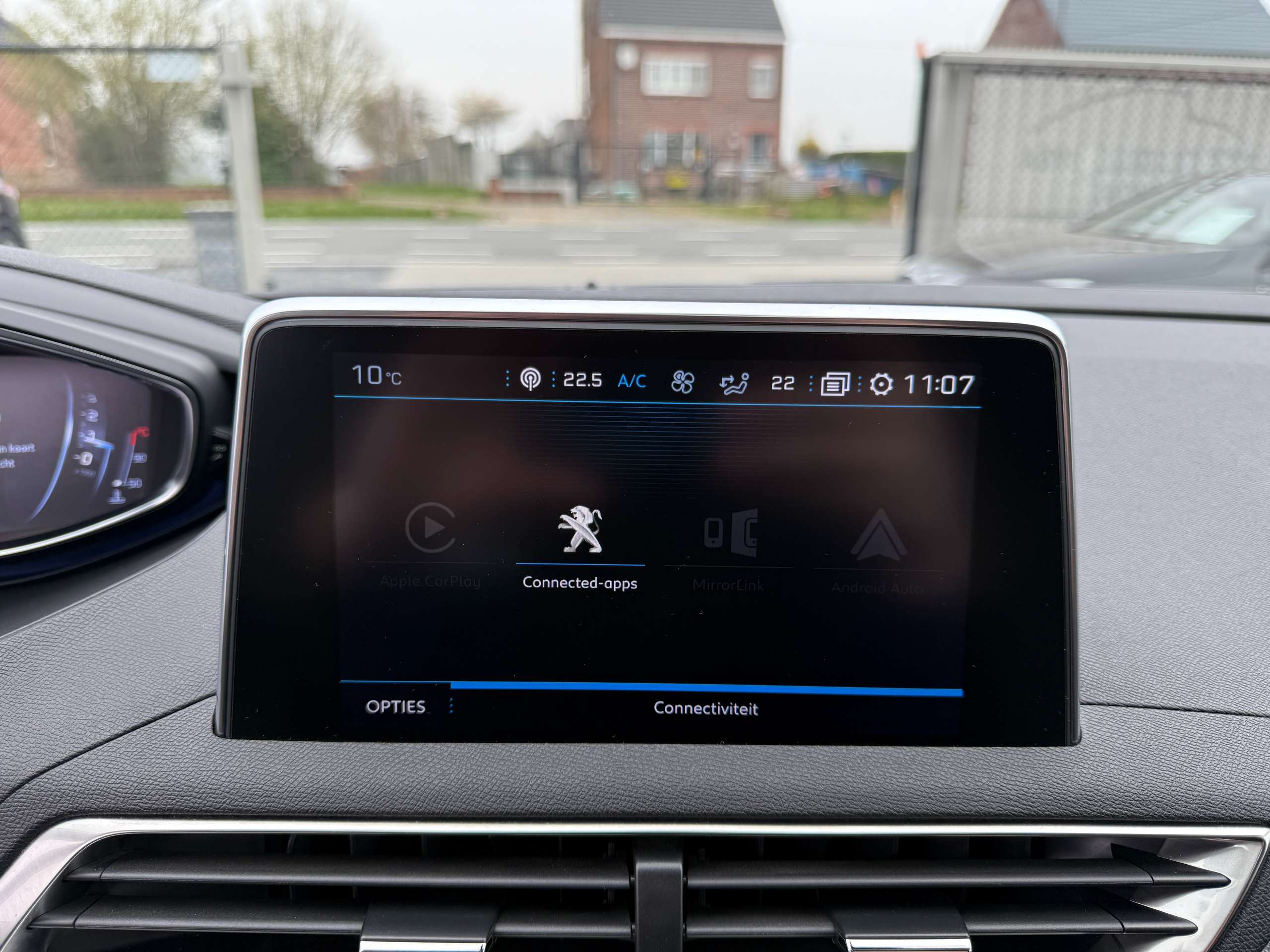 72b307e6-bbff-4555-a082-1345169b6b5d20-peugeot-5008-1-2i-automaat-7-zit-leder-navigatie-carplay-led.jpg