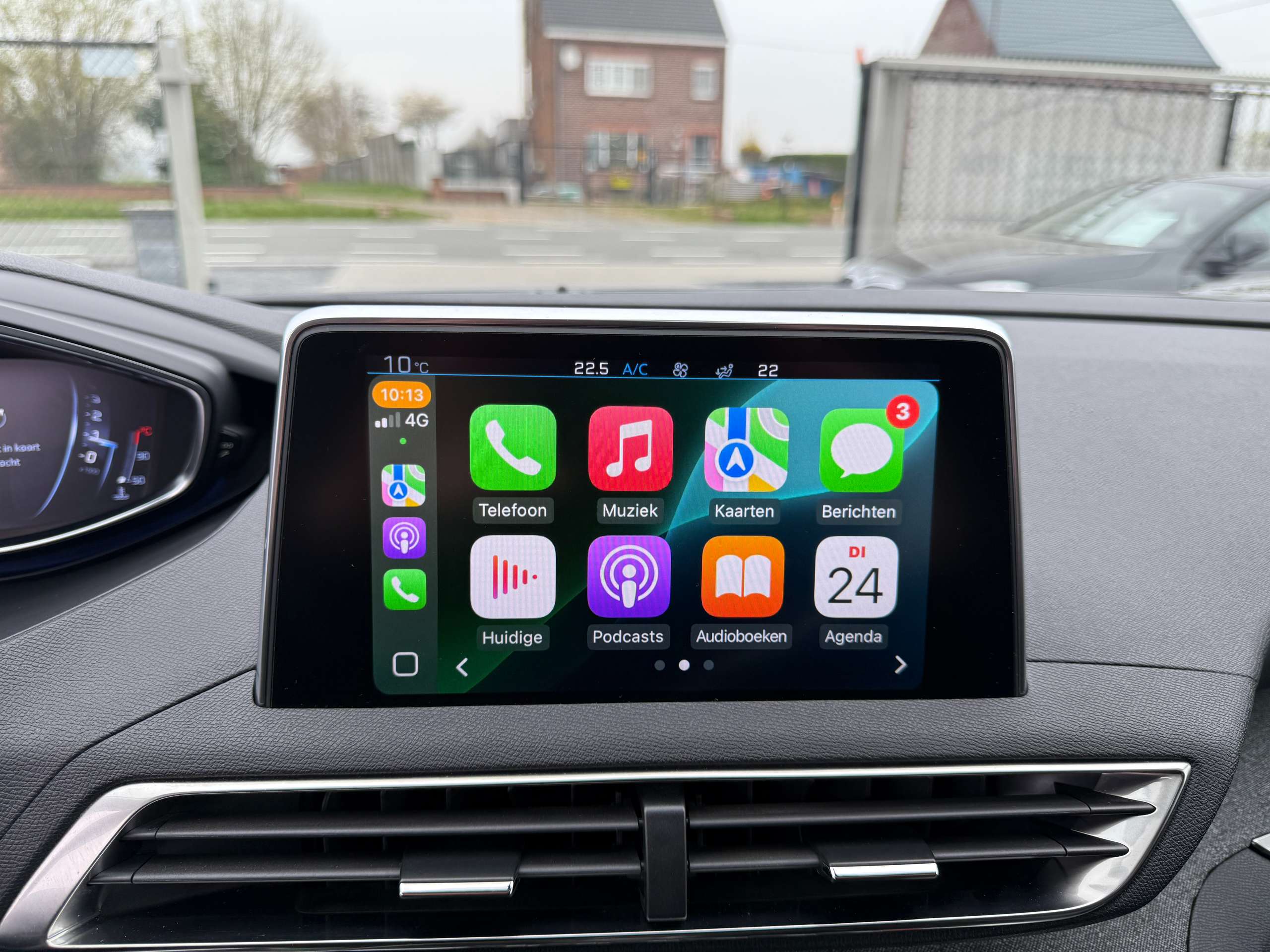72b307e6-bbff-4555-a082-1345169b6b5d21-peugeot-5008-1-2i-automaat-7-zit-leder-navigatie-carplay-led.jpg