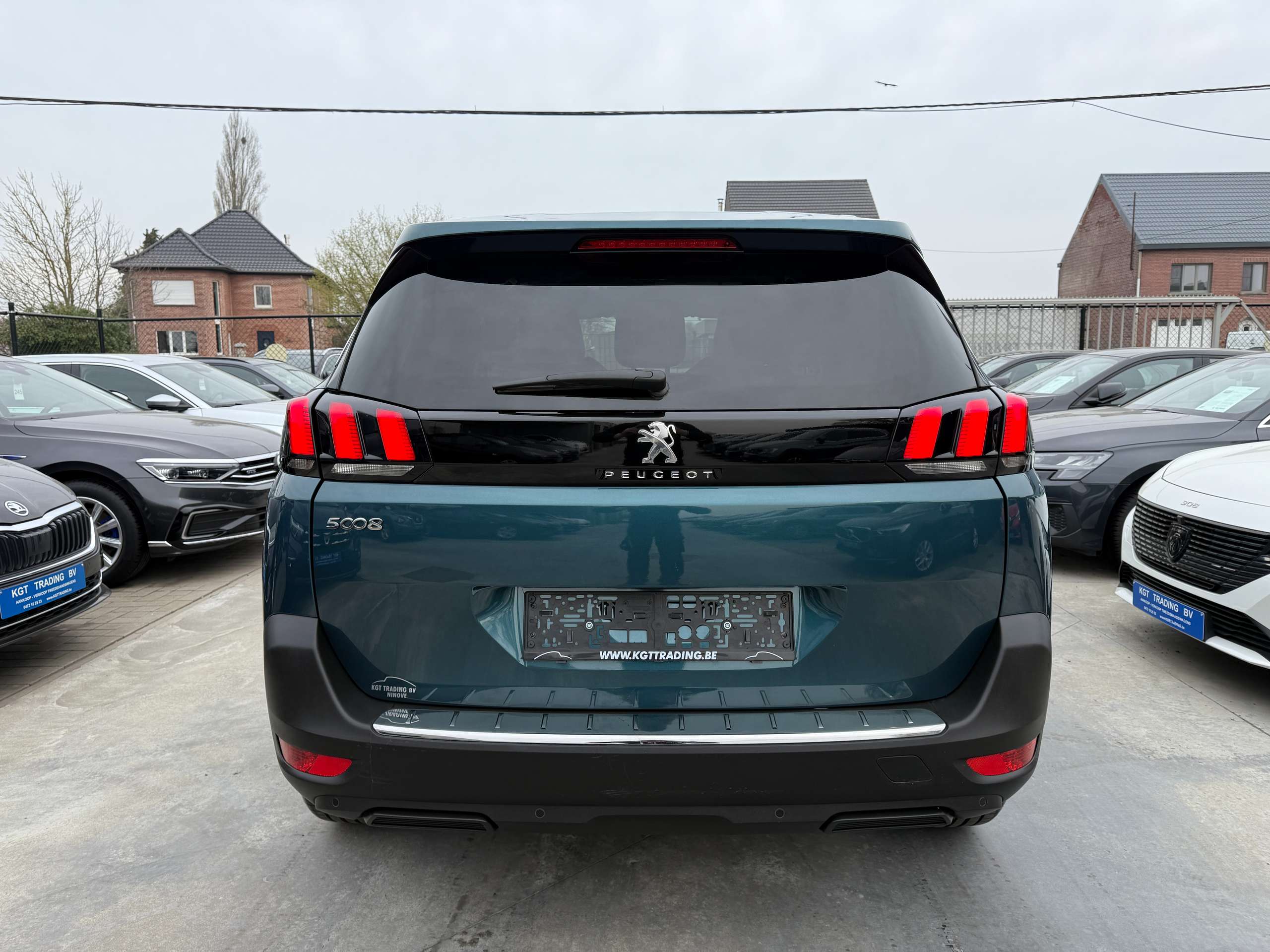72b307e6-bbff-4555-a082-1345169b6b5d6-peugeot-5008-1-2i-automaat-7-zit-leder-navigatie-carplay-led.jpg