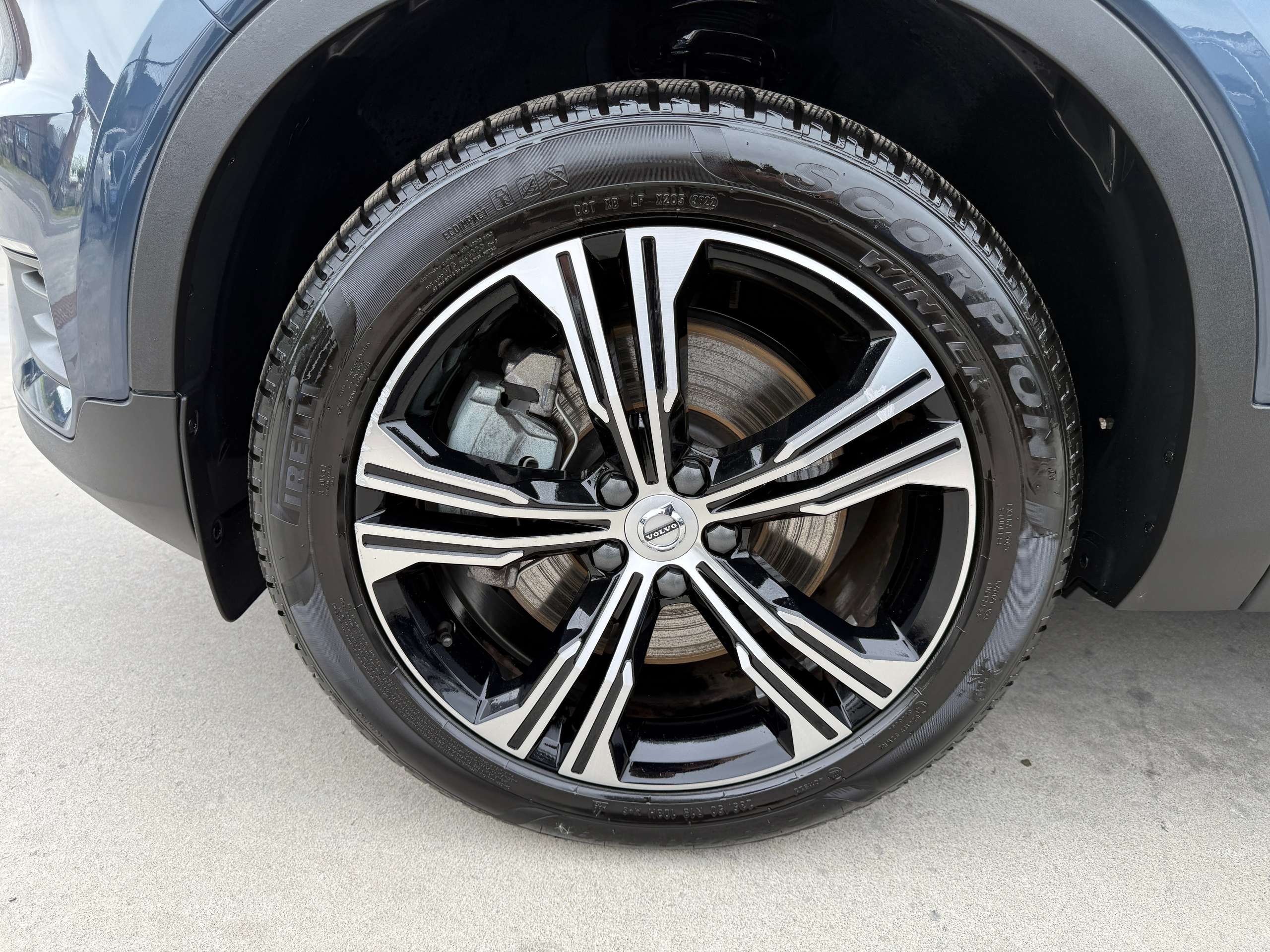 770ff97a-68c1-4eac-9e6c-adcdc4dee6c511-volvo-xc40-1-5-t4-hybride-inscription-navi-zwart-leder-camera-carplay.jpg