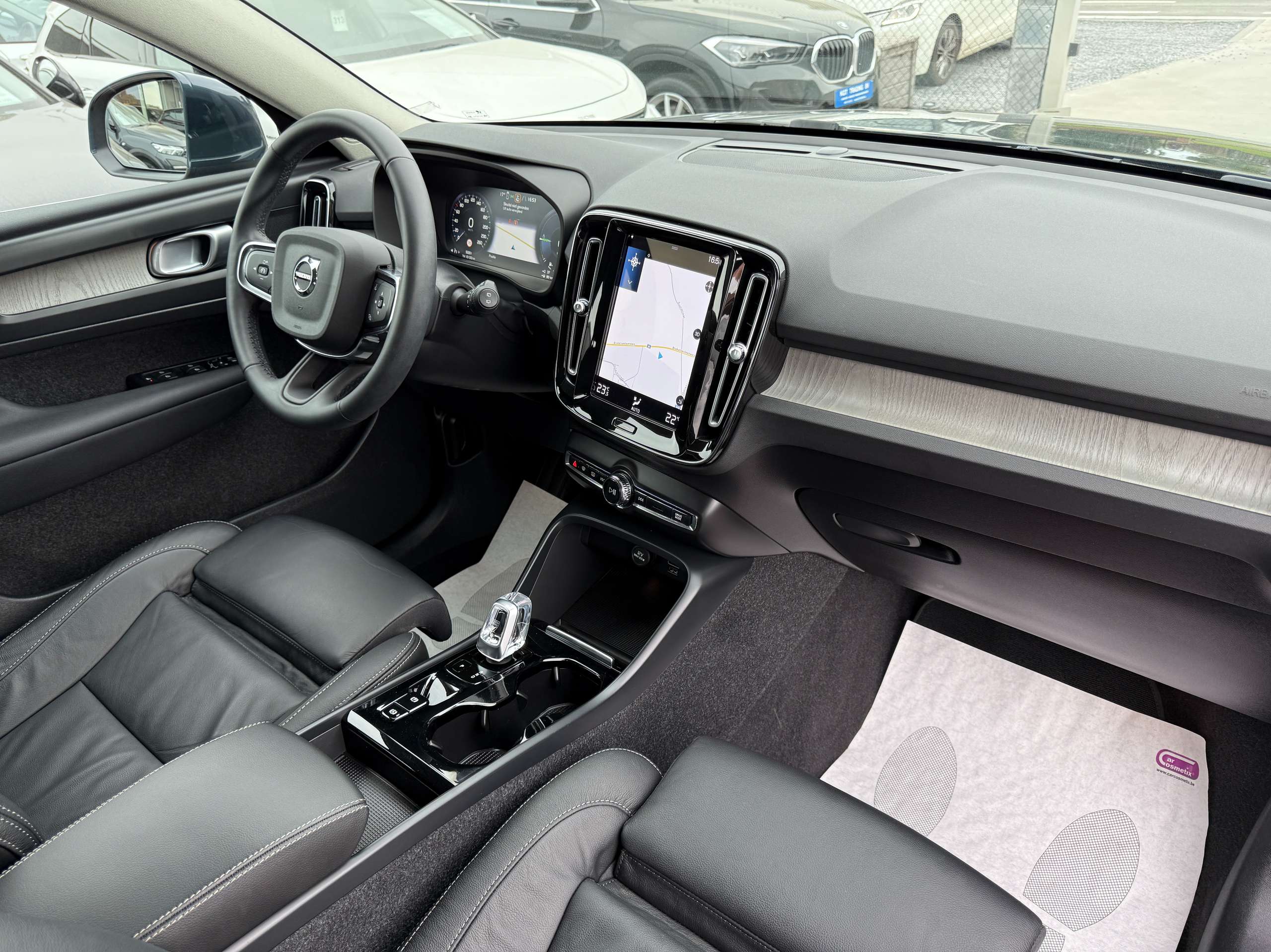 770ff97a-68c1-4eac-9e6c-adcdc4dee6c526-volvo-xc40-1-5-t4-hybride-inscription-navi-zwart-leder-camera-carplay.jpg