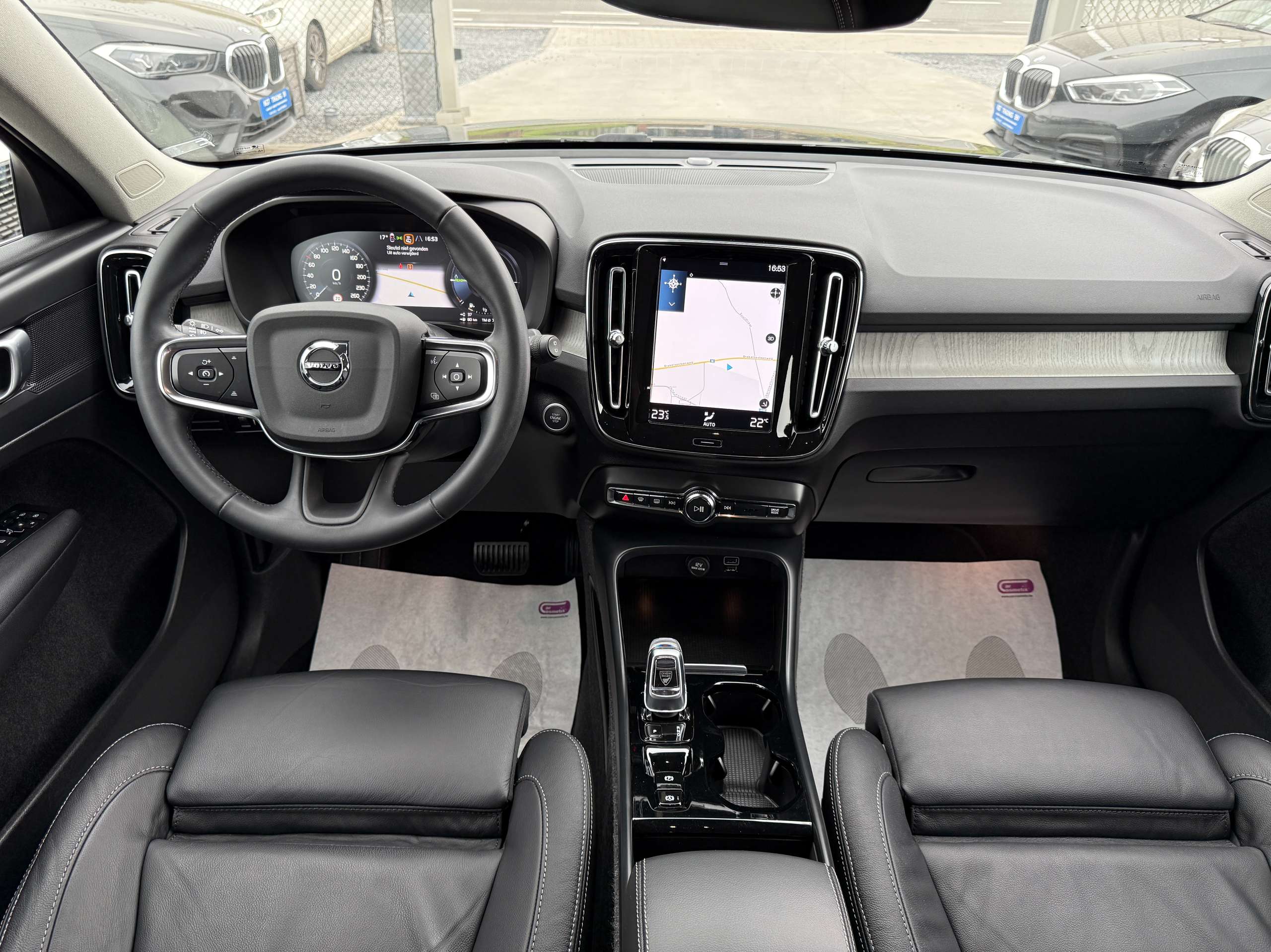 770ff97a-68c1-4eac-9e6c-adcdc4dee6c530-volvo-xc40-1-5-t4-hybride-inscription-navi-zwart-leder-camera-carplay.jpg