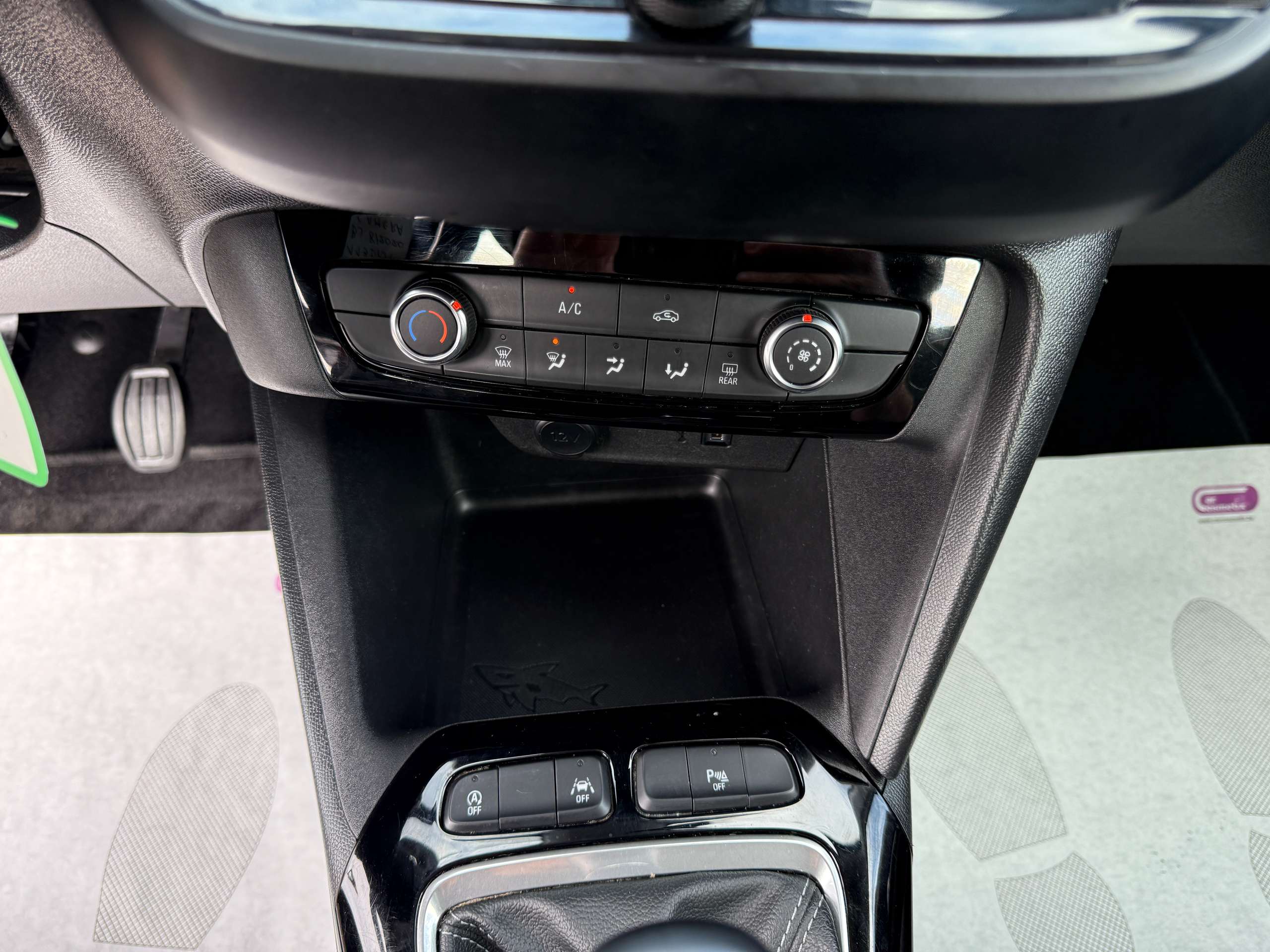 88ac3f28-3884-4fcb-a70e-e044a1975ae117-opel-corsa-1-2i-carplay-camera-bluetooth-pdc-airco-carpass.jpg