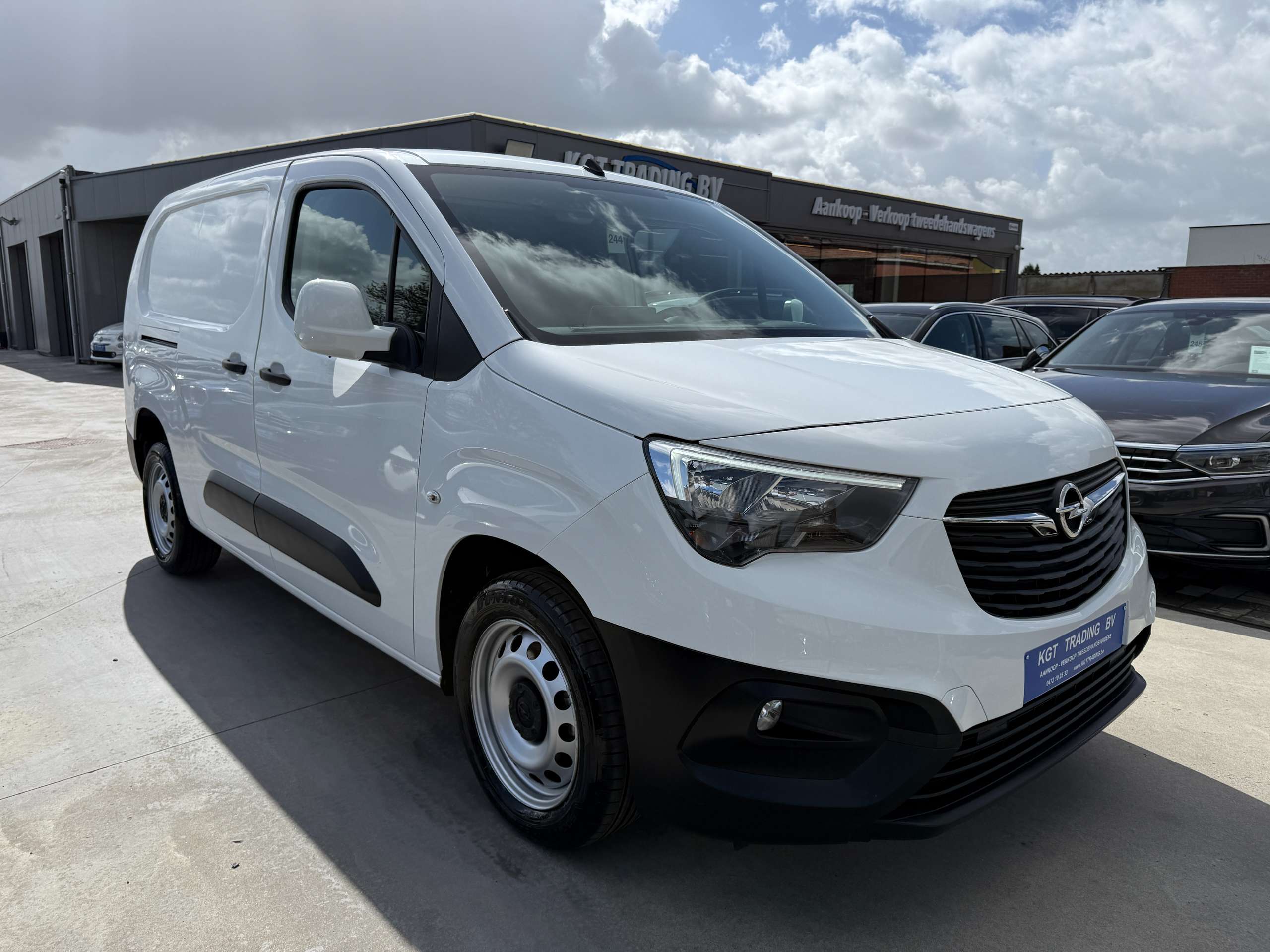 90ddc83f-1a82-4df5-87e7-04b4282767273-opel-combo-1-2i-110pk-l2-navigatie-camera-carplay-pdc-airco.jpg