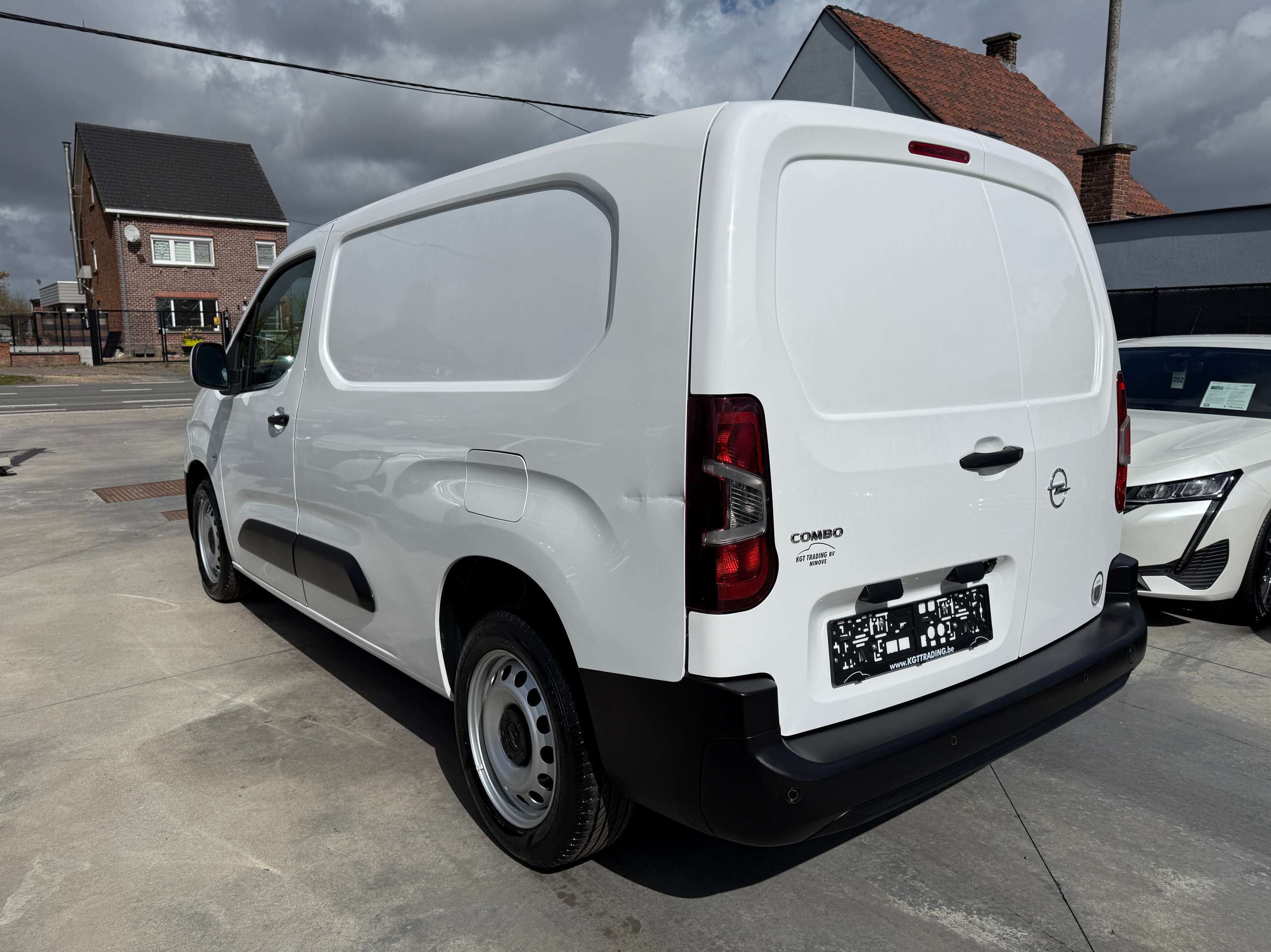90ddc83f-1a82-4df5-87e7-04b4282767277-opel-combo-1-2i-110pk-l2-navigatie-camera-carplay-pdc-airco.jpg