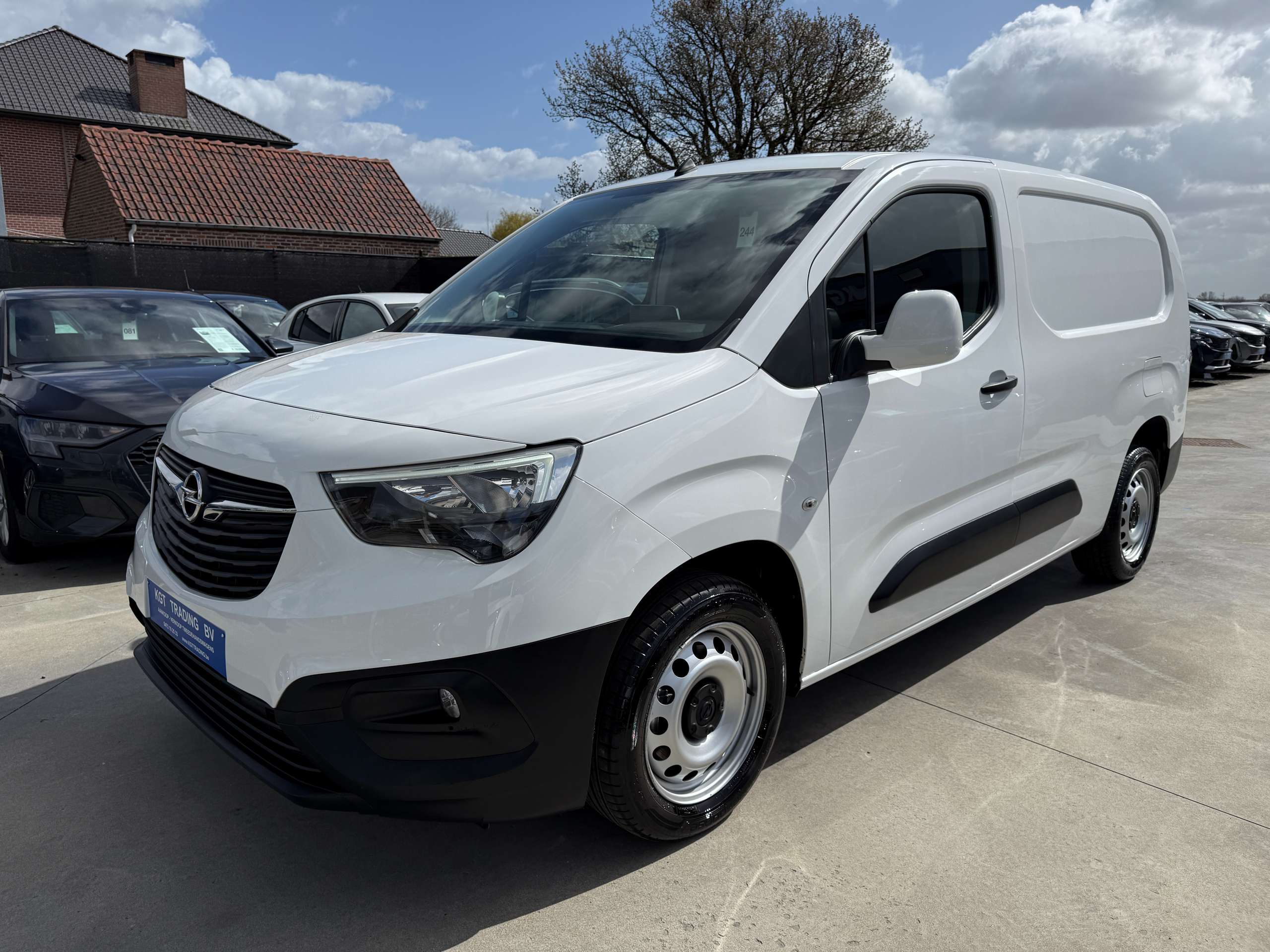 90ddc83f-1a82-4df5-87e7-04b4282767279-opel-combo-1-2i-110pk-l2-navigatie-camera-carplay-pdc-airco.jpg