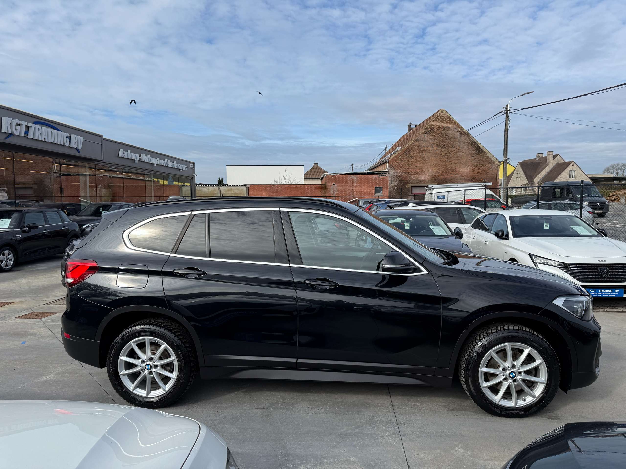 abebf4b4-4e2e-4f39-8652-0833e68b01e14-bmw-x1-2-0da-136pk-automaat-navi-zwart-leder-full-led-camera.jpg