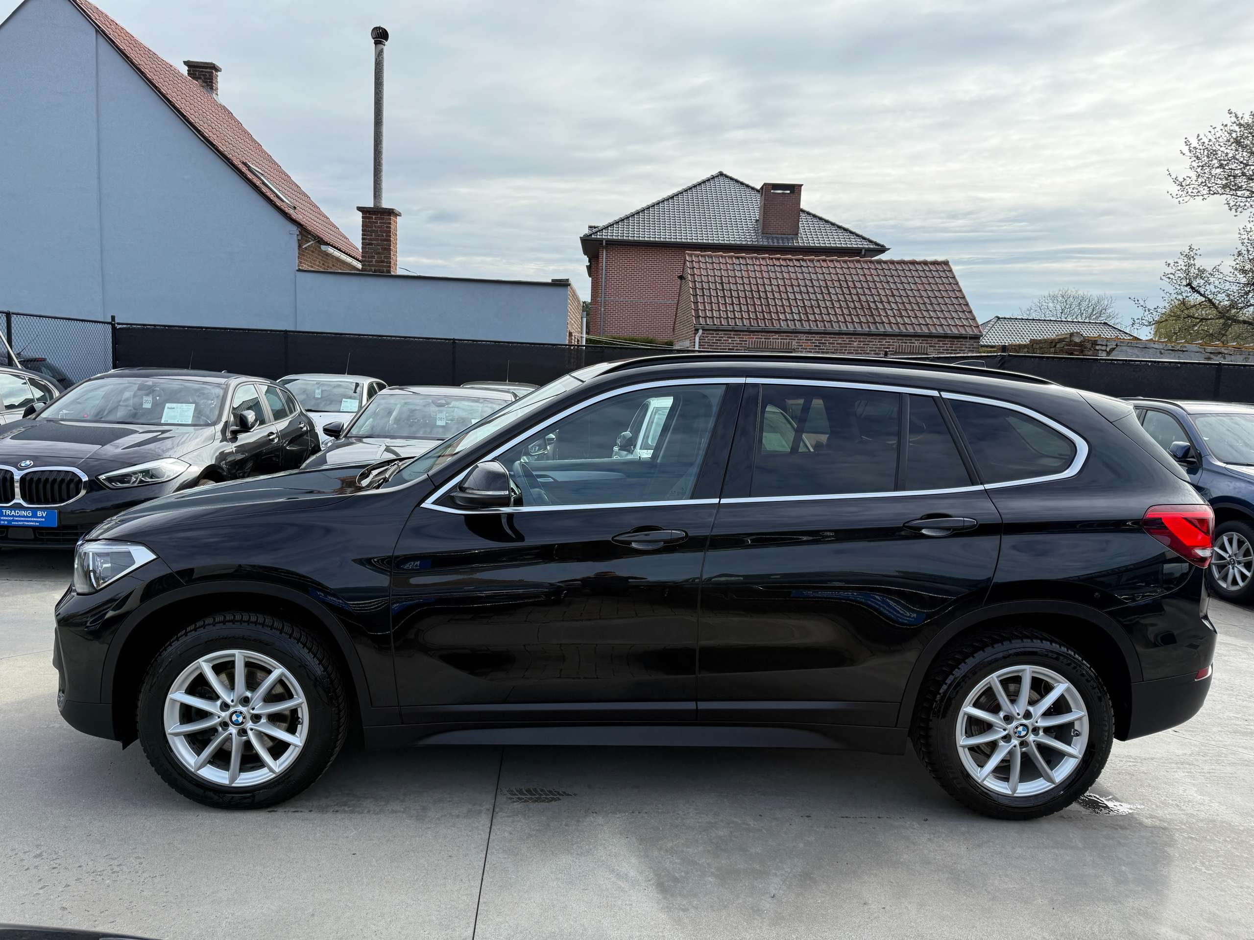 abebf4b4-4e2e-4f39-8652-0833e68b01e18-bmw-x1-2-0da-136pk-automaat-navi-zwart-leder-full-led-camera.jpg