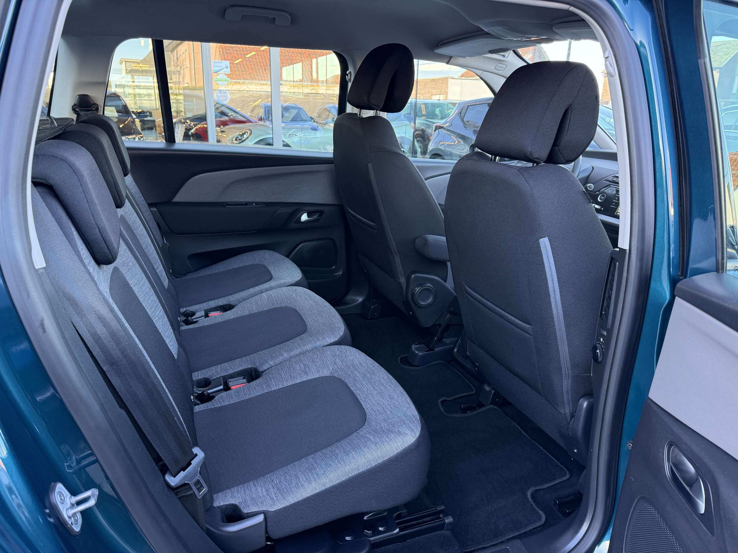 bcf3bd0f-f735-45bf-8289-7ef69e367af526-citroen-grand-c4-spacetourer-1-2i-130pk-7-zetels-camera-navi-carplay-led-pdc.jpg
