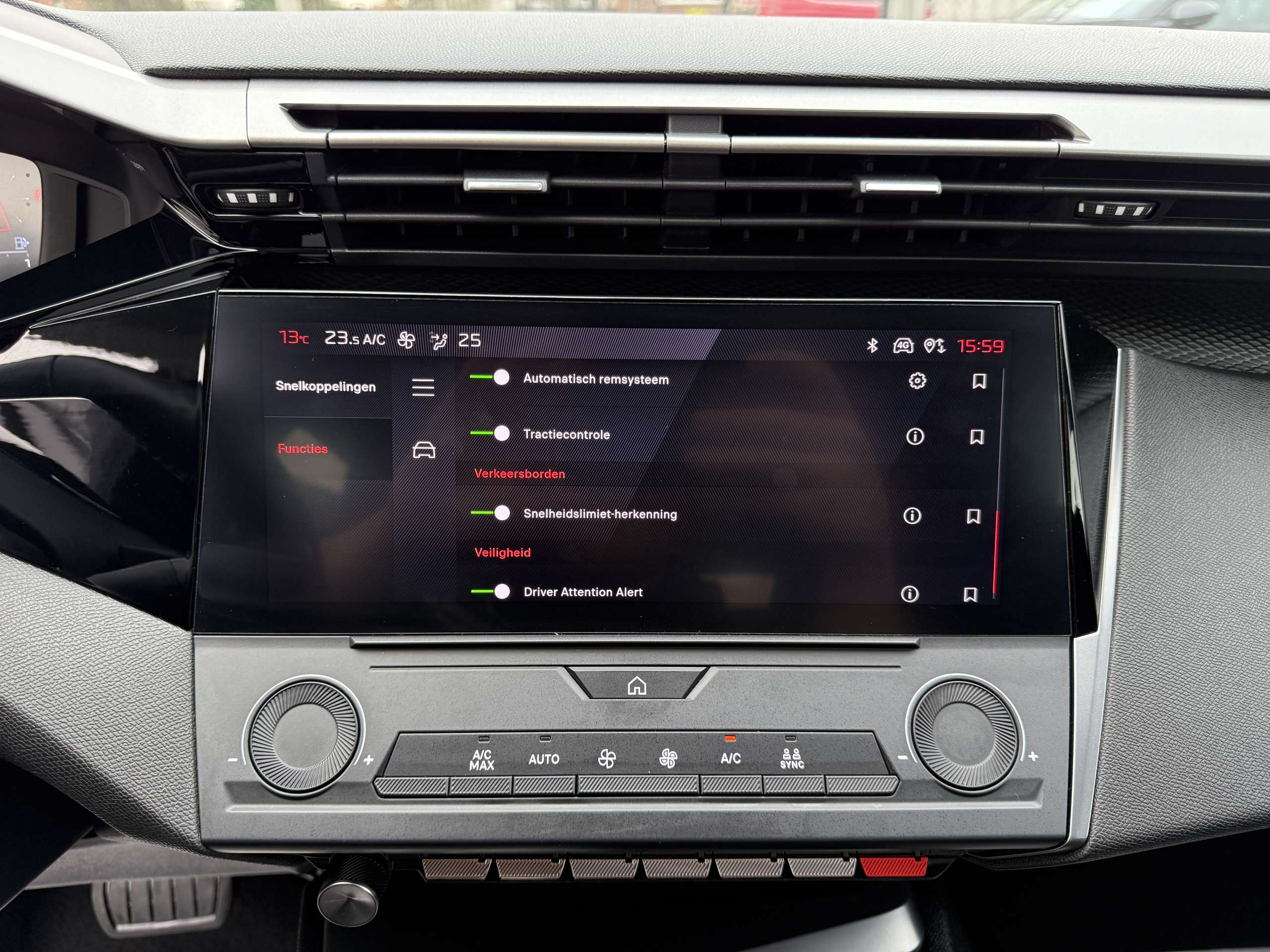 d419437e-e44a-42f5-ae2d-24d4eb84954c22-peugeot-308-sw-1-2i-automaat-full-led-navigatie-carplay-dab.jpg