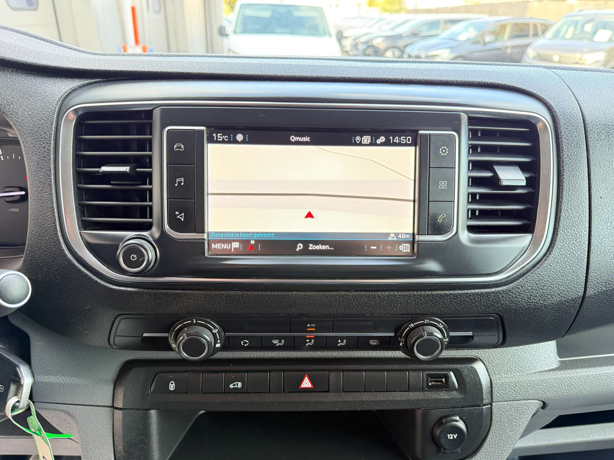 d870a8a9-a79c-4e55-93a2-505f5298fc9316-peugeot-expert-2-0-hdi-122pk-3-zit-navigatie-leder-carplay-pdc.jpg