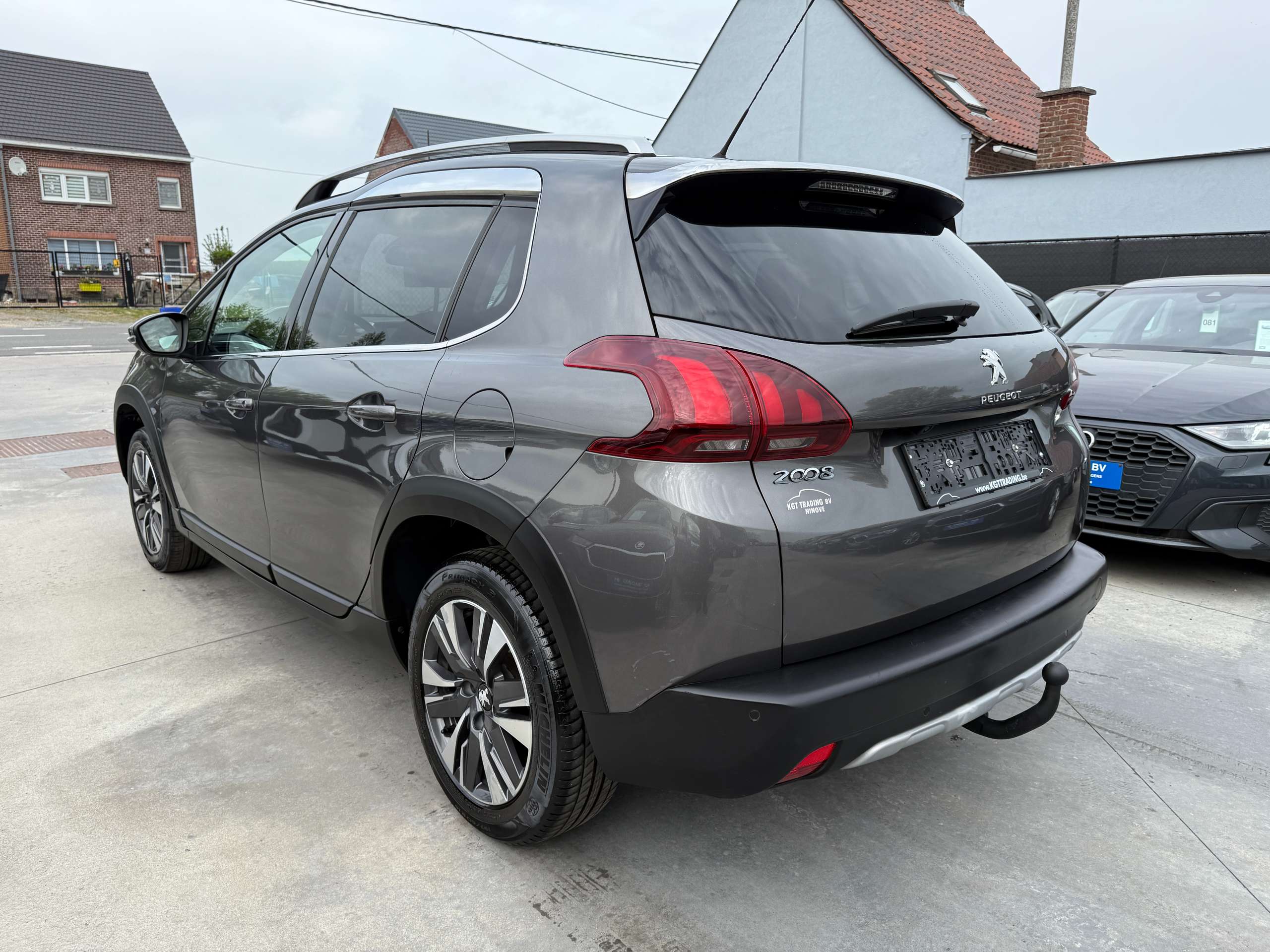 e3aa7b0b-b1a3-4797-b5d4-36ee2ecf65107-peugeot-2008-1-2i-110pk-automaat-navigatie-leder-camera-carplay-pdc.jpg