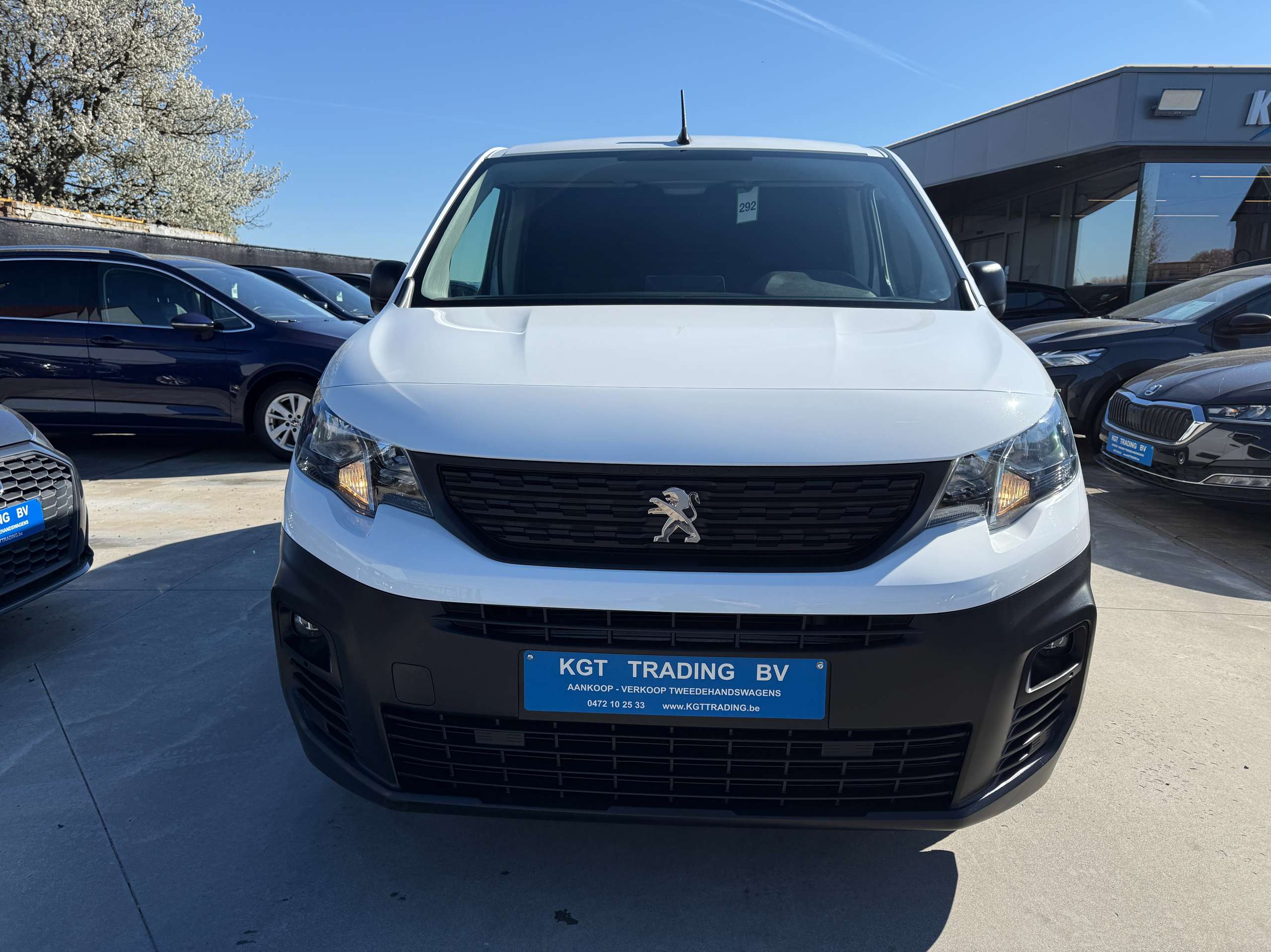 f5744f59-8b1c-4267-b7b7-71e8eb60b5c42-peugeot-partner-1-2i-110pk-navigatie-dab-carplay-bluetooth-airco-carpass.jpg