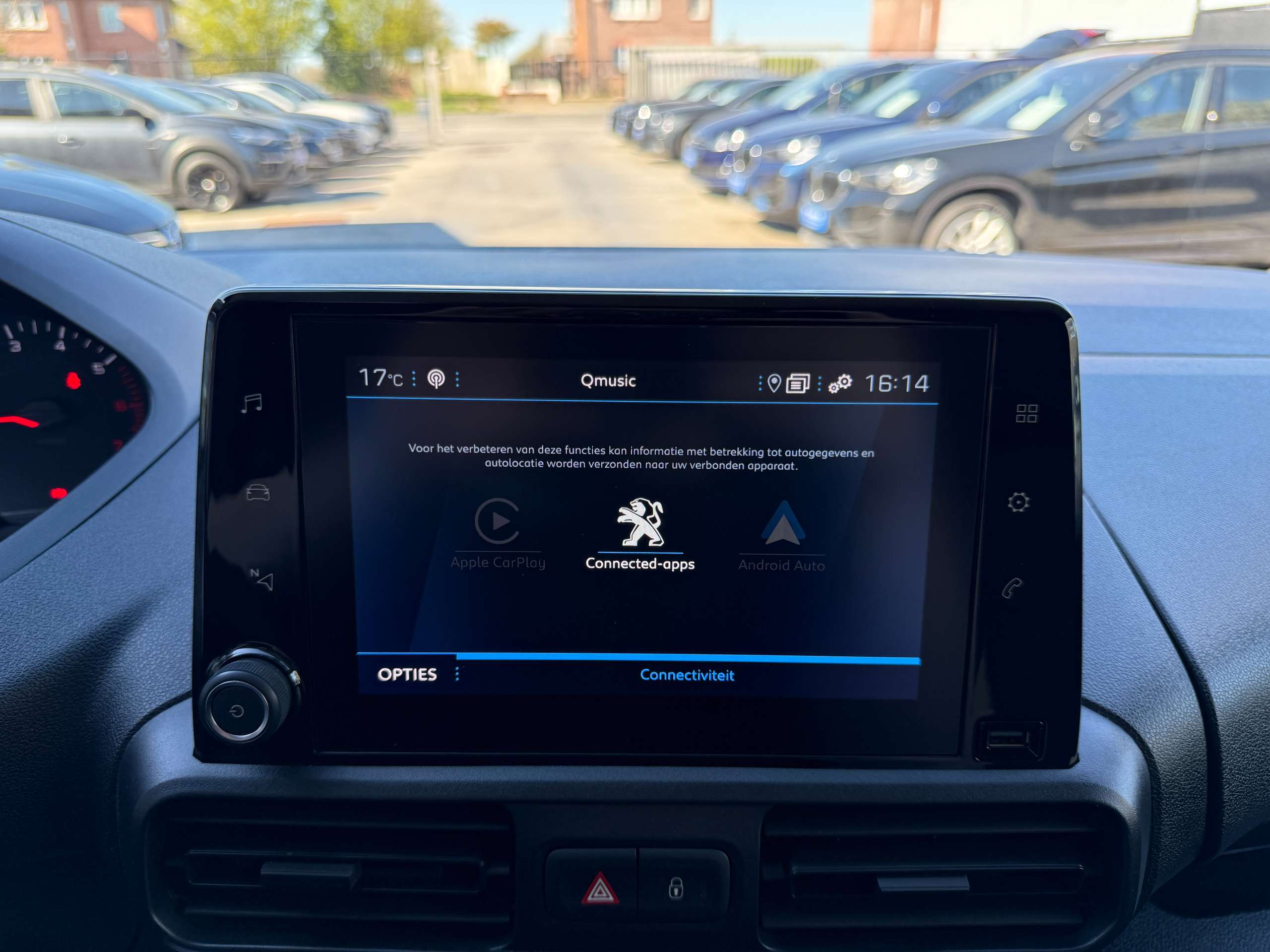 f5744f59-8b1c-4267-b7b7-71e8eb60b5c422-peugeot-partner-1-2i-110pk-navigatie-dab-carplay-bluetooth-airco-carpass.jpg