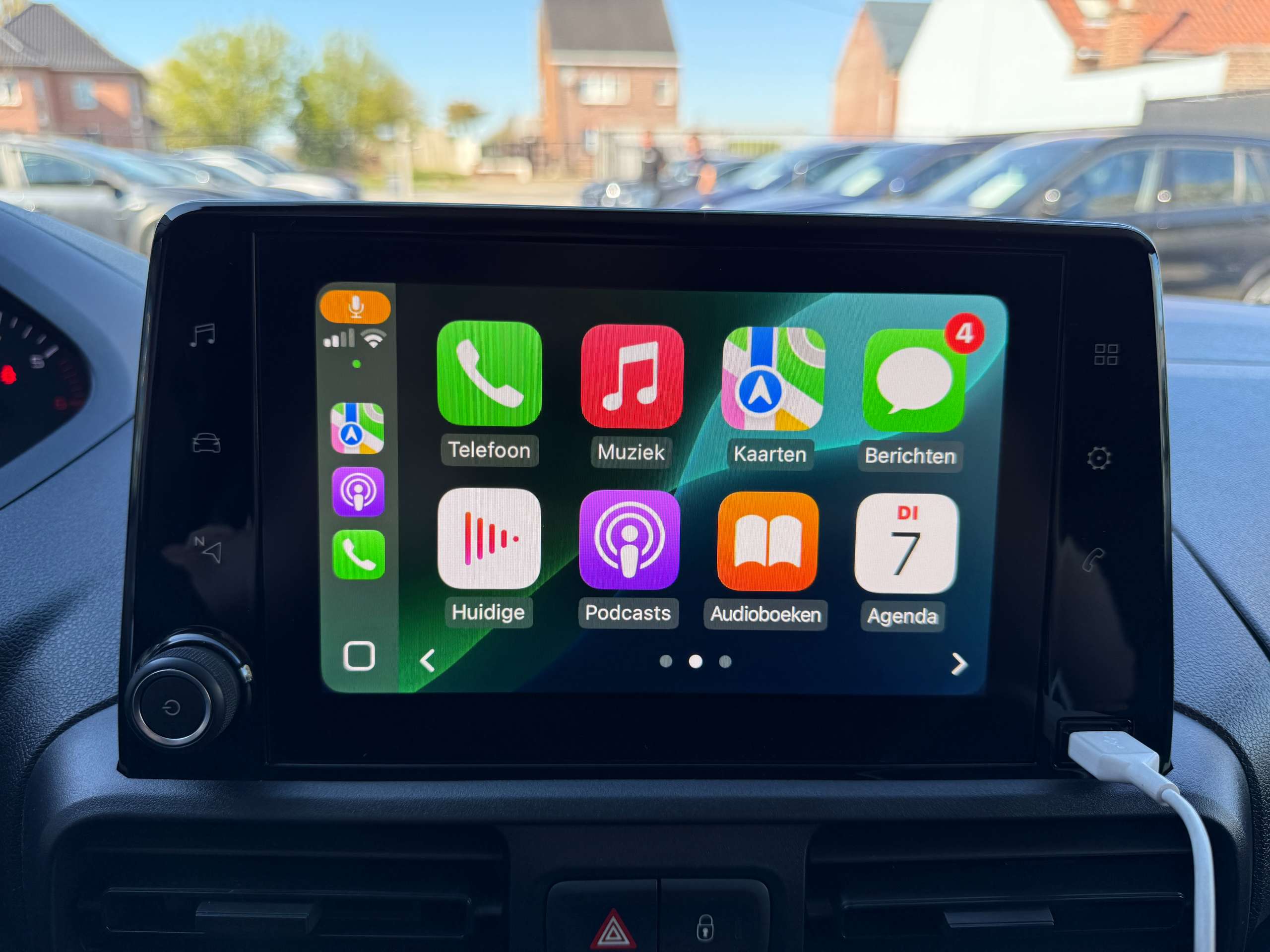 f5744f59-8b1c-4267-b7b7-71e8eb60b5c424-peugeot-partner-1-2i-110pk-navigatie-dab-carplay-bluetooth-airco-carpass.jpg
