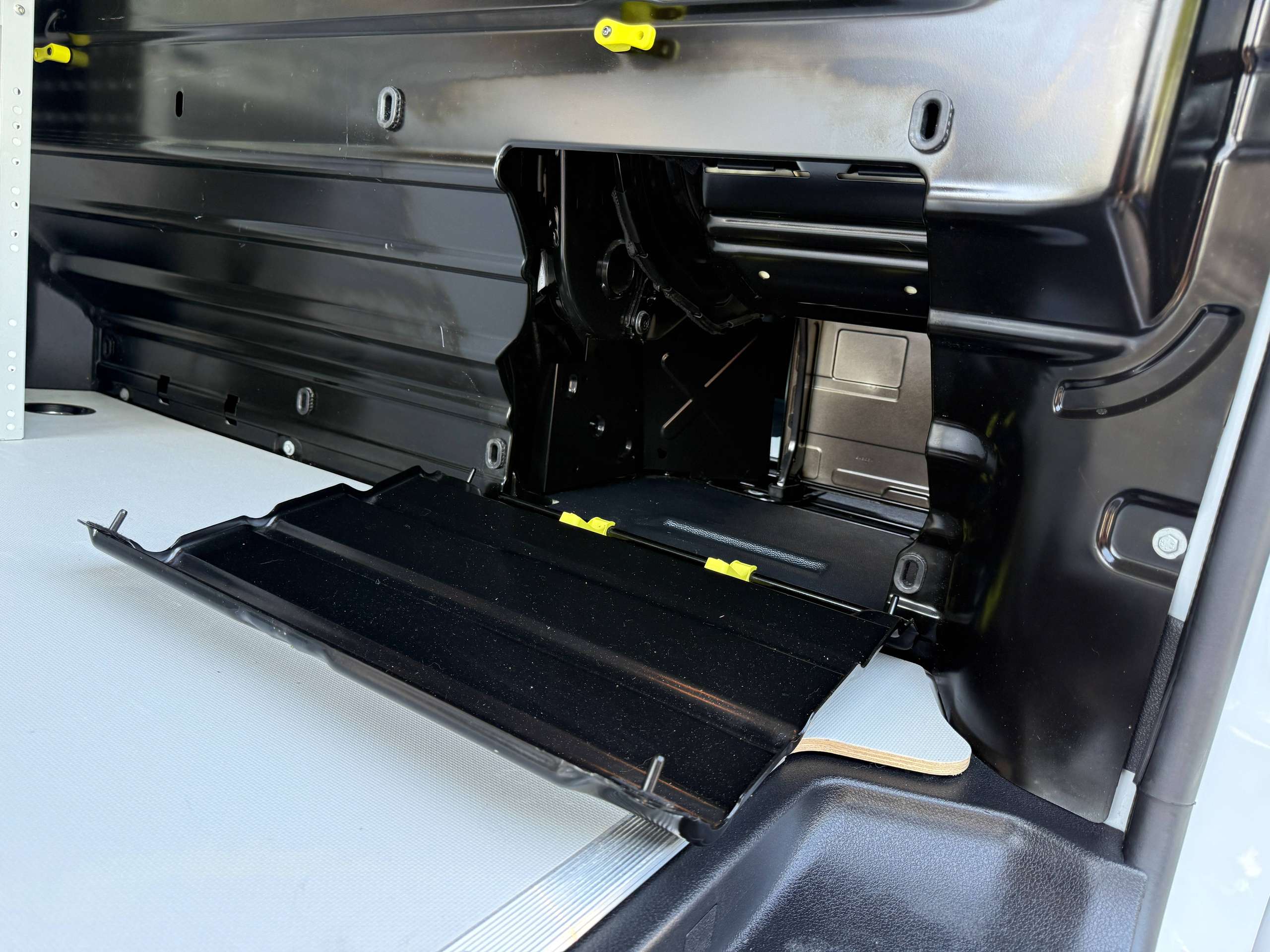 064e4d65-6357-4cdb-8be7-3a92f2eb8c0316-peugeot-expert-2-0-bluehdi-3zit-automaat-dakrek-navi-camera-carplay-led-pdc.jpg