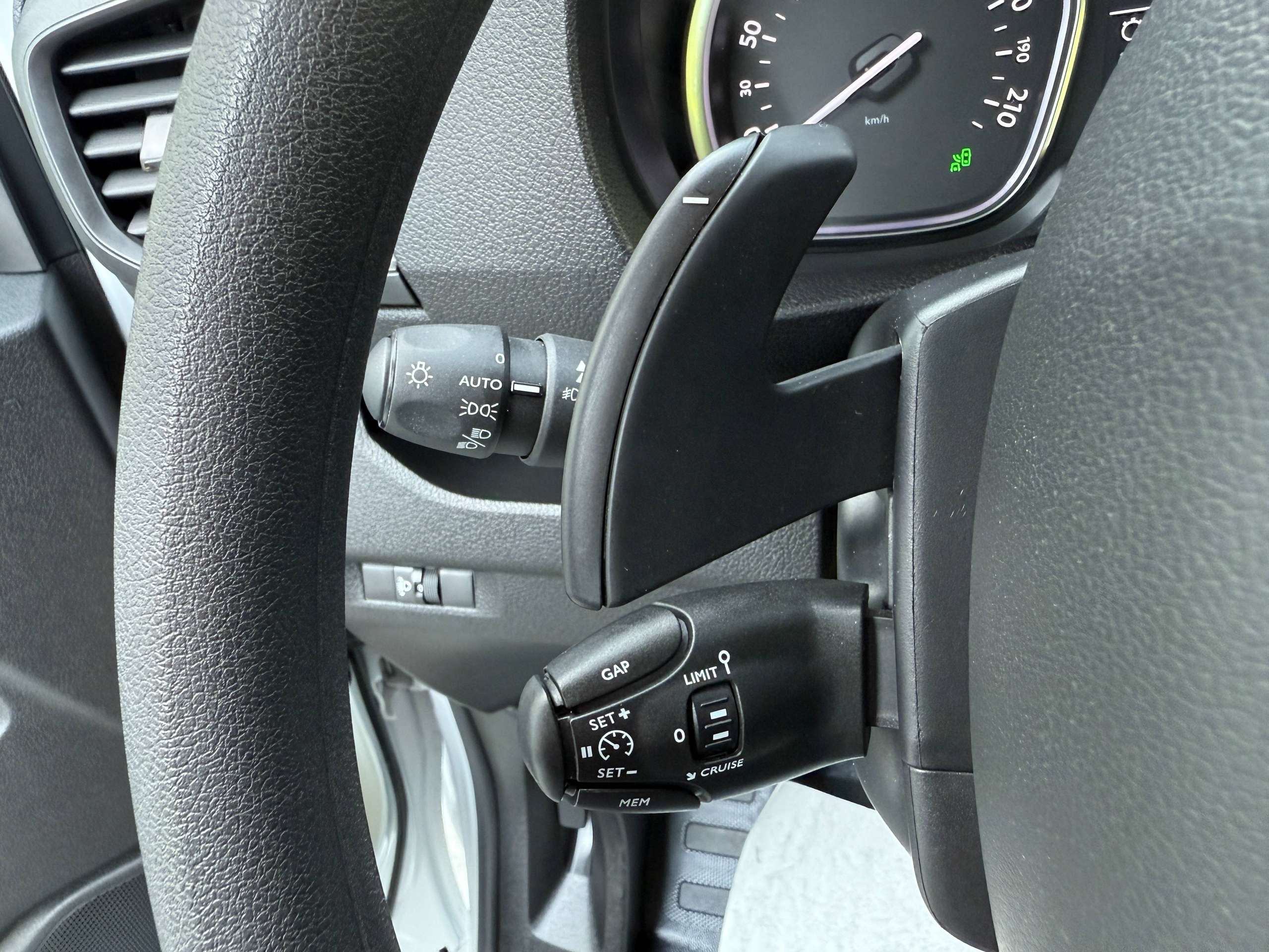 064e4d65-6357-4cdb-8be7-3a92f2eb8c0318-peugeot-expert-2-0-bluehdi-3zit-automaat-dakrek-navi-camera-carplay-led-pdc.jpg