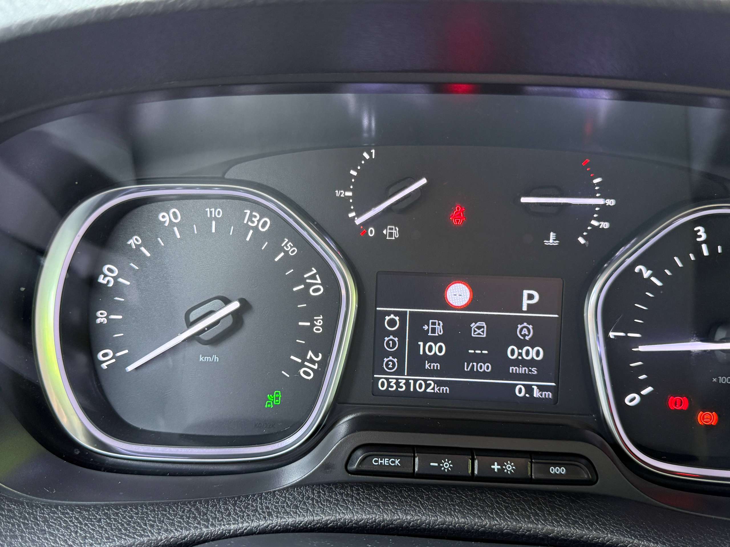 064e4d65-6357-4cdb-8be7-3a92f2eb8c0319-peugeot-expert-2-0-bluehdi-3zit-automaat-dakrek-navi-camera-carplay-led-pdc.jpg
