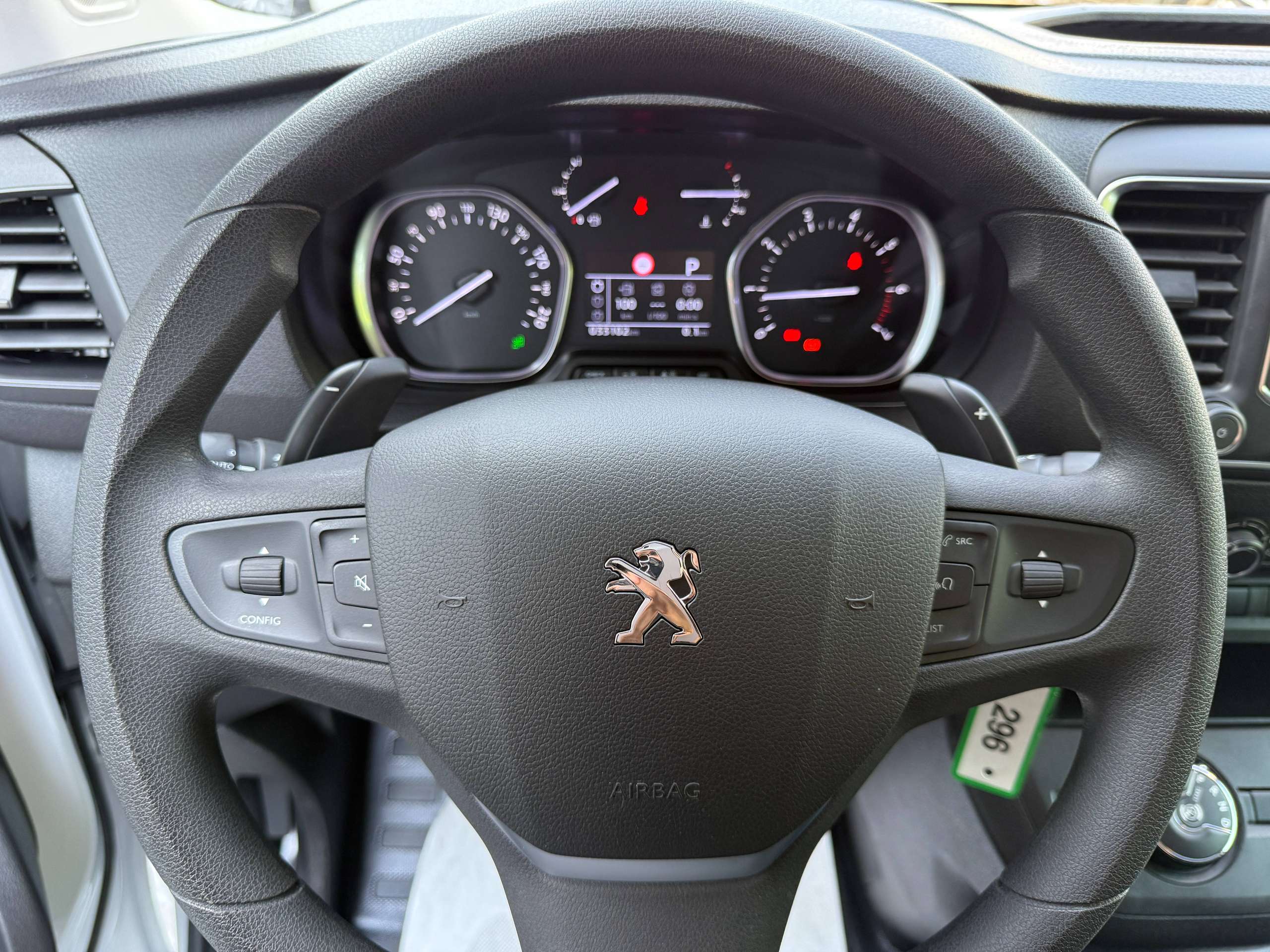 064e4d65-6357-4cdb-8be7-3a92f2eb8c0320-peugeot-expert-2-0-bluehdi-3zit-automaat-dakrek-navi-camera-carplay-led-pdc.jpg