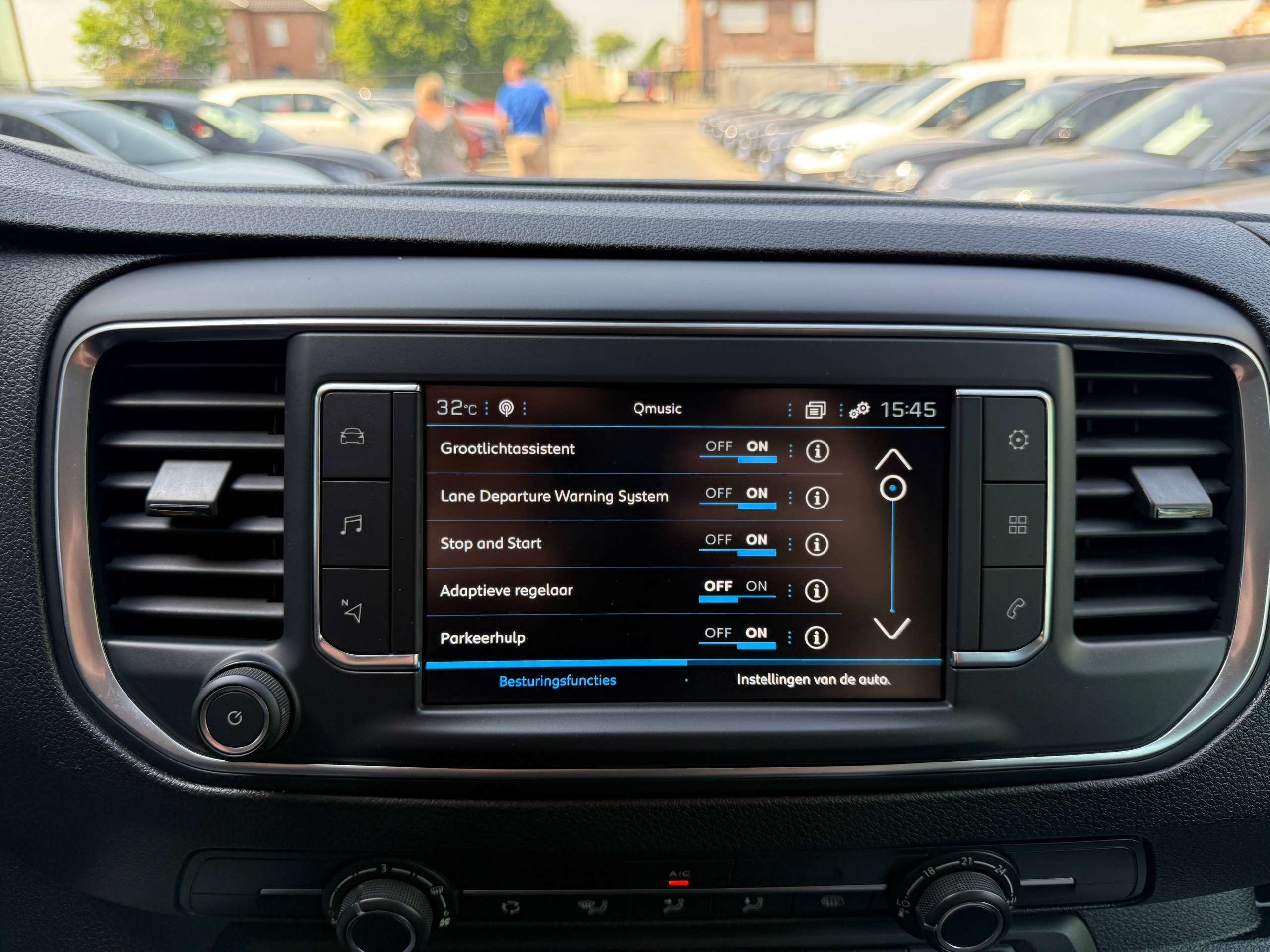 064e4d65-6357-4cdb-8be7-3a92f2eb8c0324-peugeot-expert-2-0-bluehdi-3zit-automaat-dakrek-navi-camera-carplay-led-pdc.jpg