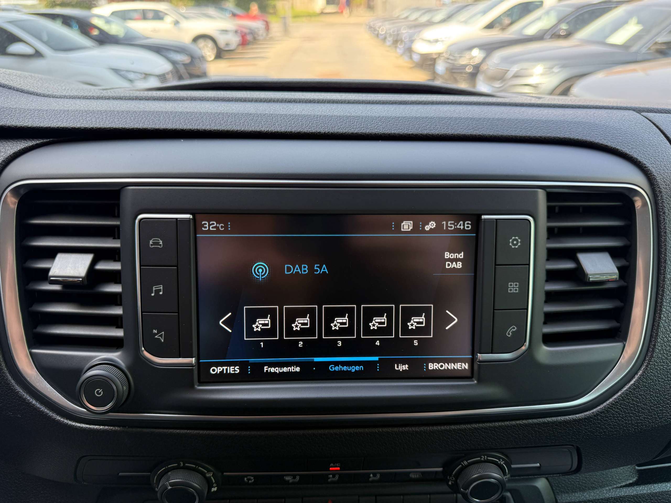 064e4d65-6357-4cdb-8be7-3a92f2eb8c0327-peugeot-expert-2-0-bluehdi-3zit-automaat-dakrek-navi-camera-carplay-led-pdc.jpg