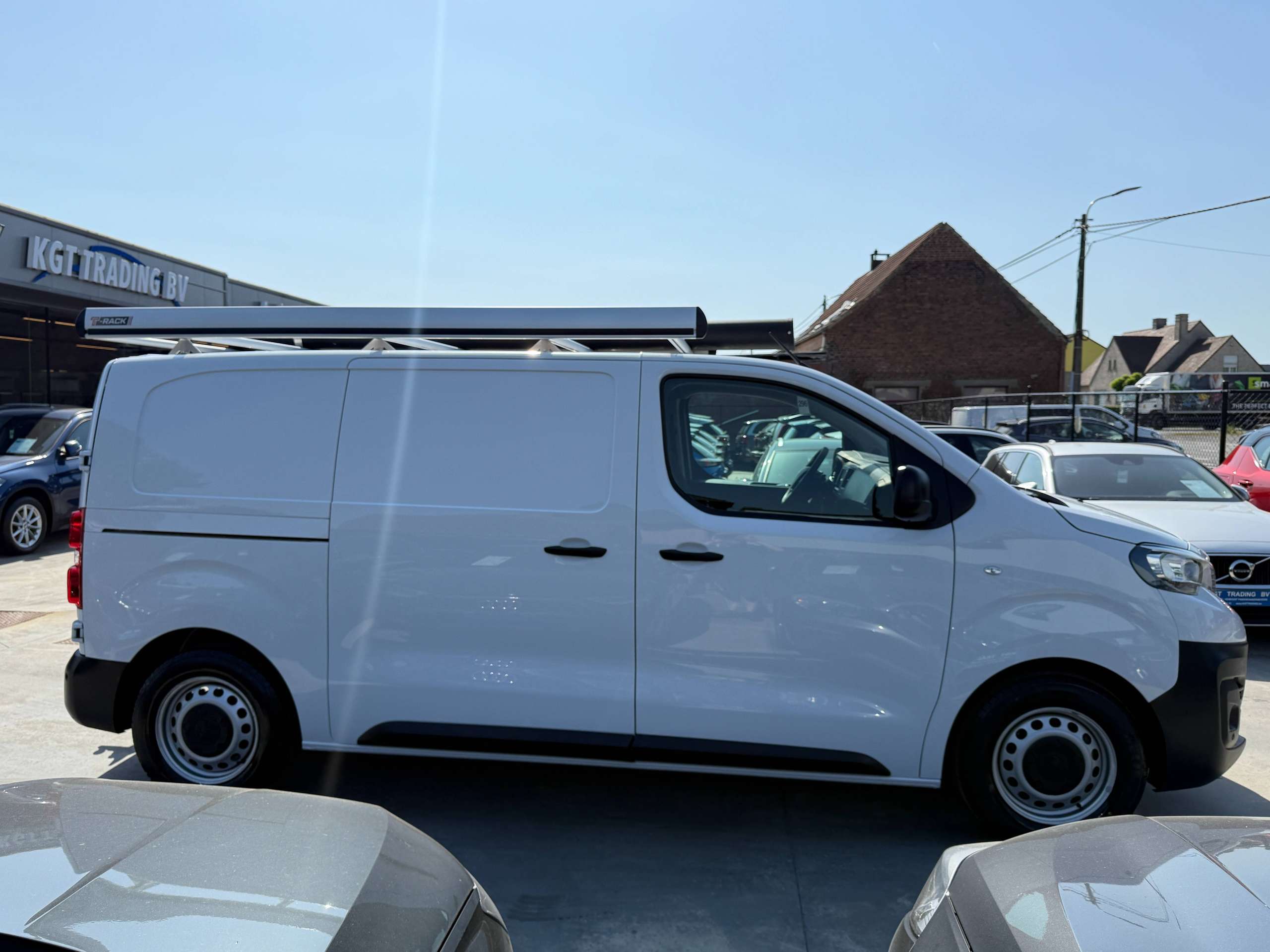 064e4d65-6357-4cdb-8be7-3a92f2eb8c034-peugeot-expert-2-0-bluehdi-3zit-automaat-dakrek-navi-camera-carplay-led-pdc.jpg