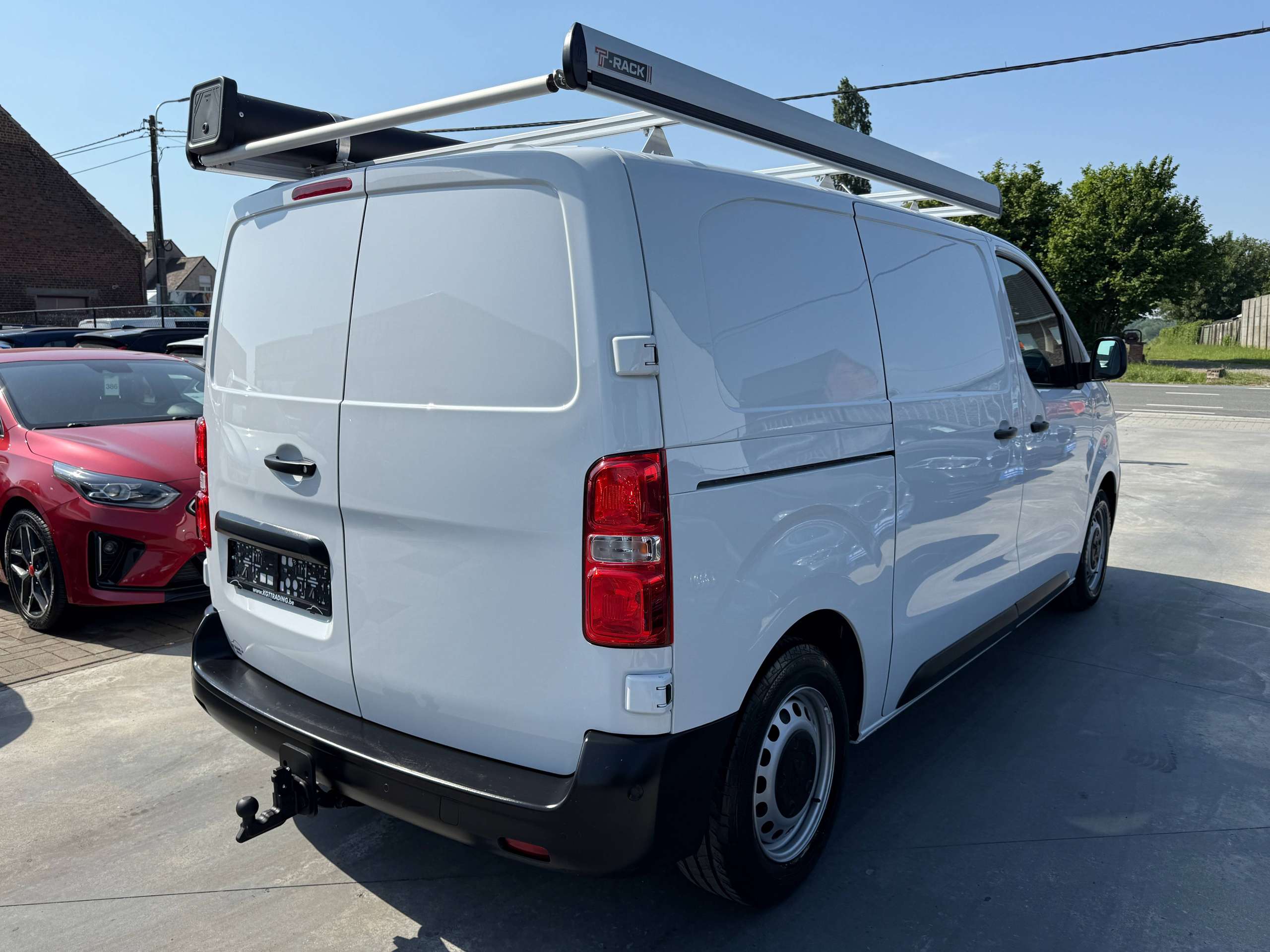 064e4d65-6357-4cdb-8be7-3a92f2eb8c035-peugeot-expert-2-0-bluehdi-3zit-automaat-dakrek-navi-camera-carplay-led-pdc.jpg