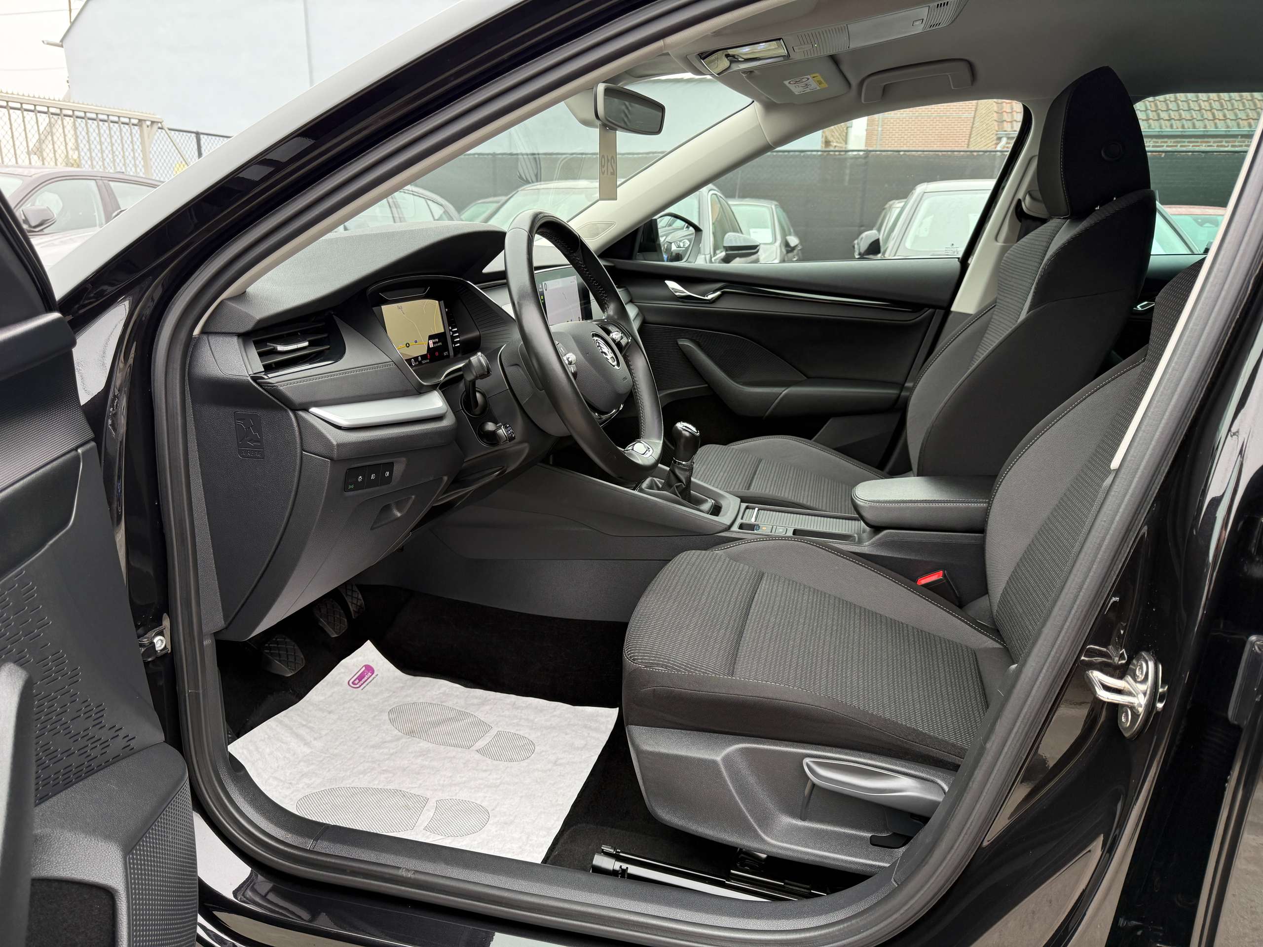 0692bb26-2023-4e2b-aadb-ea67397836cc12-skoda-octavia-1-0-tsi-full-led-navi-carplay-dab-adaptieve-cruise.jpg