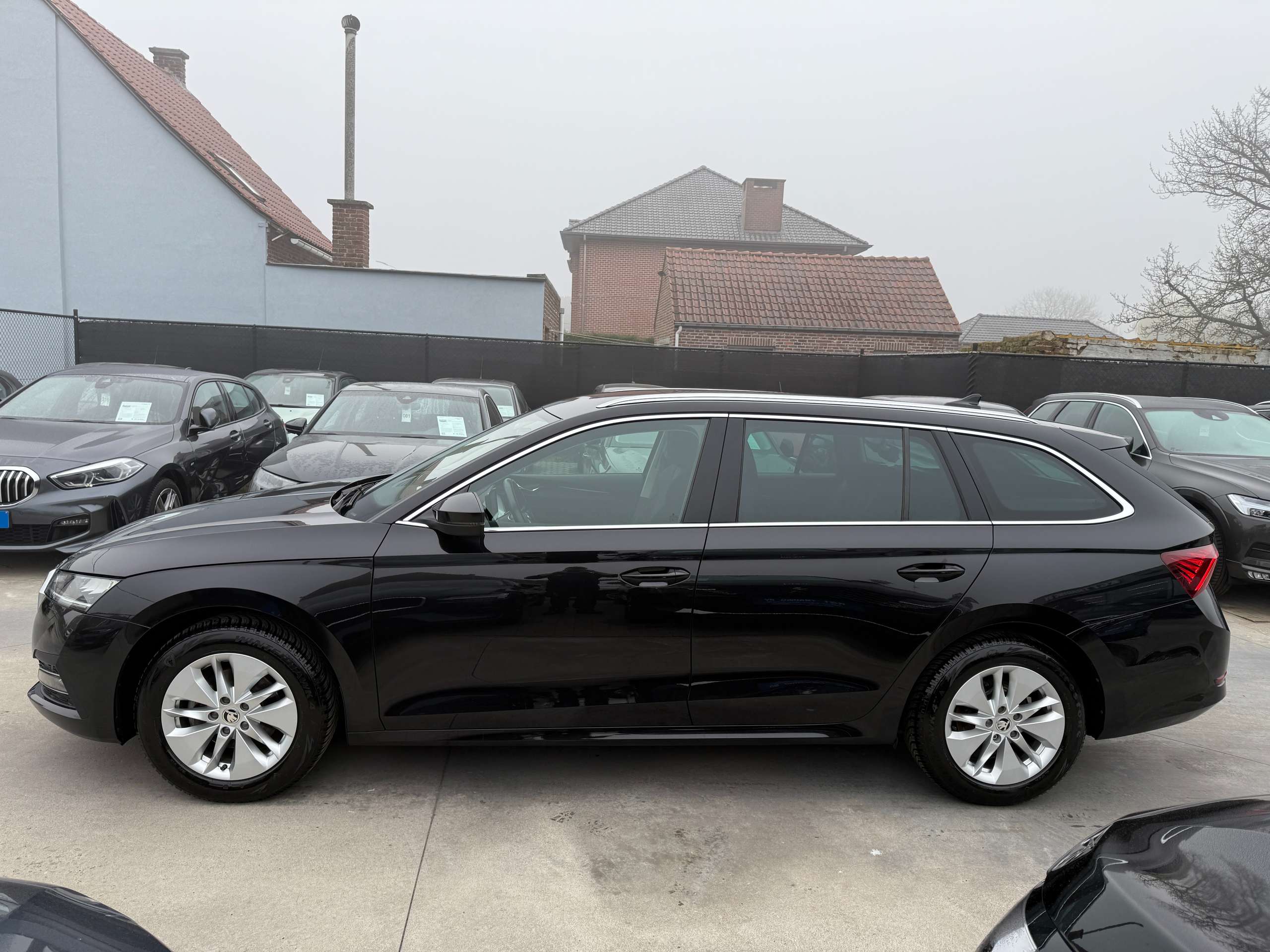 0692bb26-2023-4e2b-aadb-ea67397836cc8-skoda-octavia-1-0-tsi-full-led-navi-carplay-dab-adaptieve-cruise.jpg