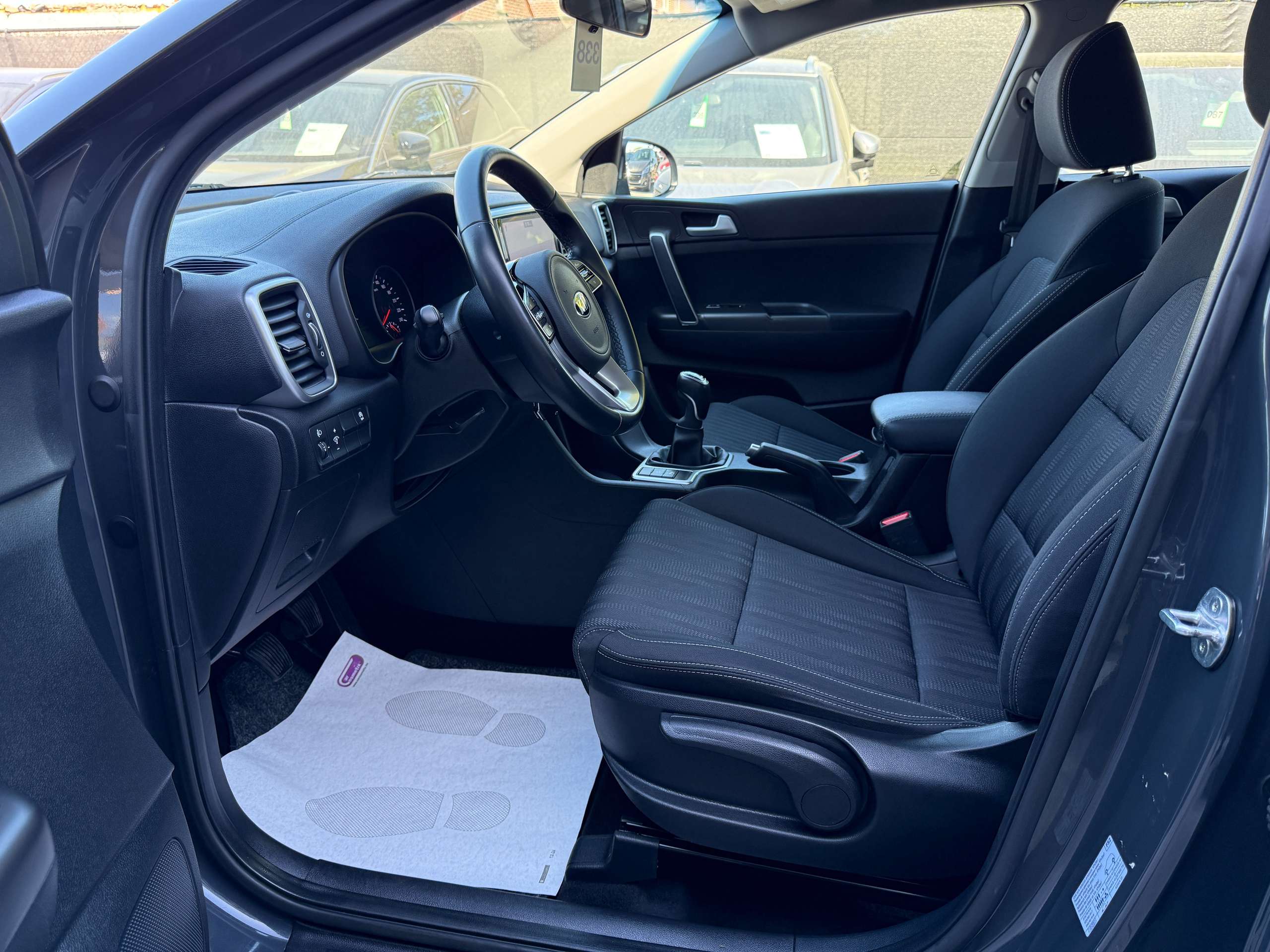 145e3be5-0a99-495f-a754-4c83c1a917ae11-kia-sportage-1-6i-132pk-navigatie-camera-carplay-led-bluetooth-pdc-alu.jpg