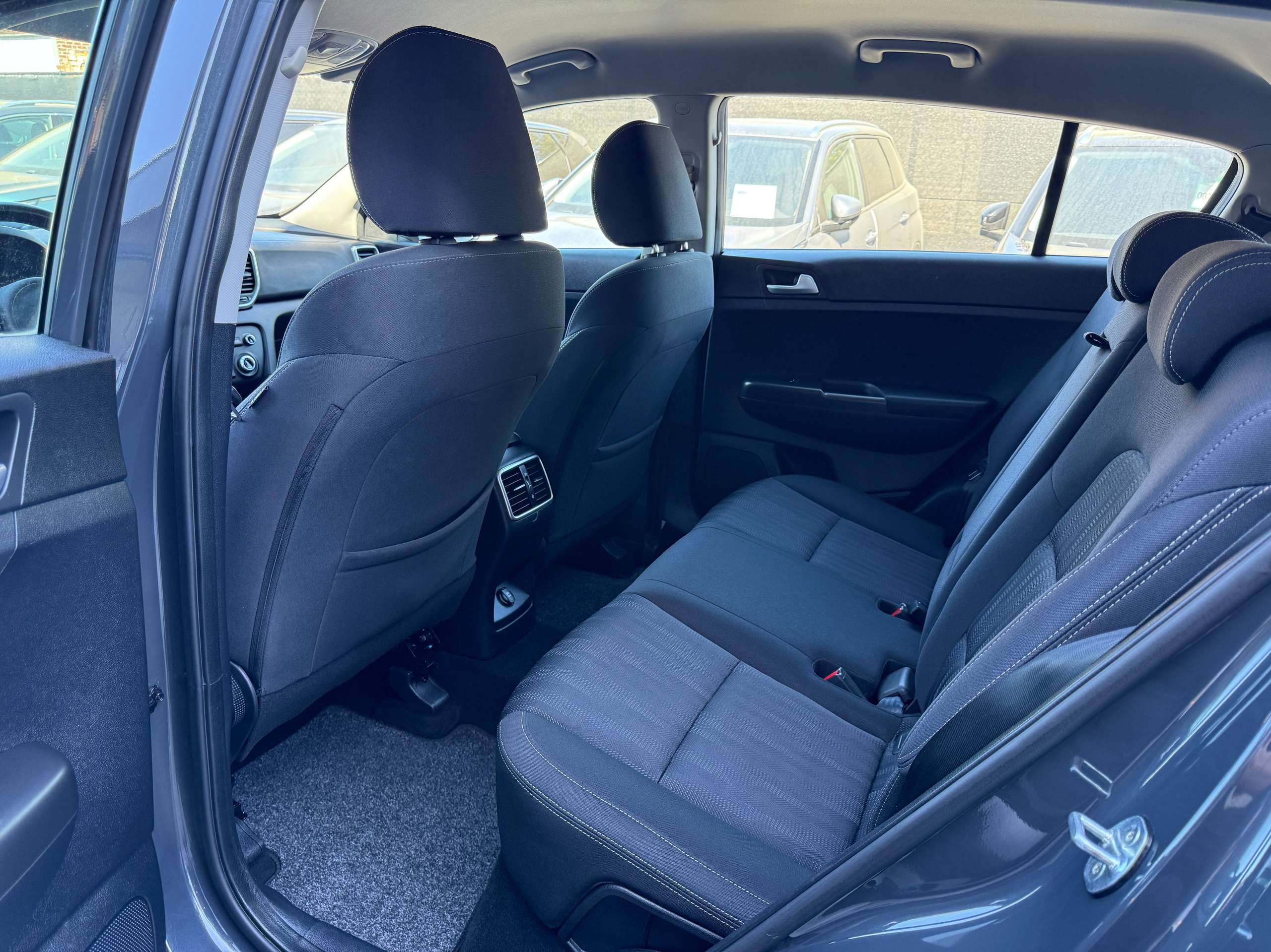 145e3be5-0a99-495f-a754-4c83c1a917ae13-kia-sportage-1-6i-132pk-navigatie-camera-carplay-led-bluetooth-pdc-alu.jpg