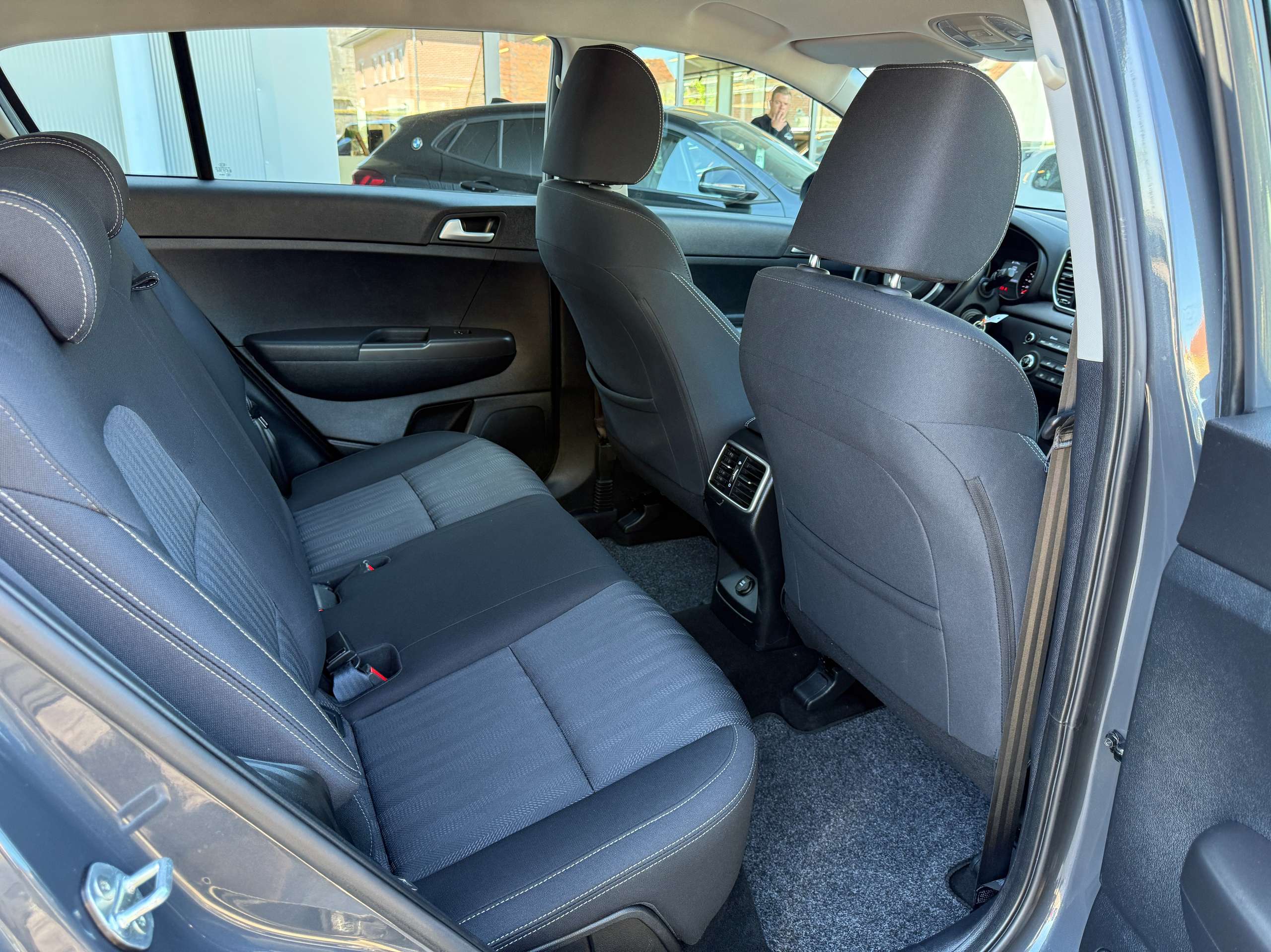 145e3be5-0a99-495f-a754-4c83c1a917ae30-kia-sportage-1-6i-132pk-navigatie-camera-carplay-led-bluetooth-pdc-alu.jpg