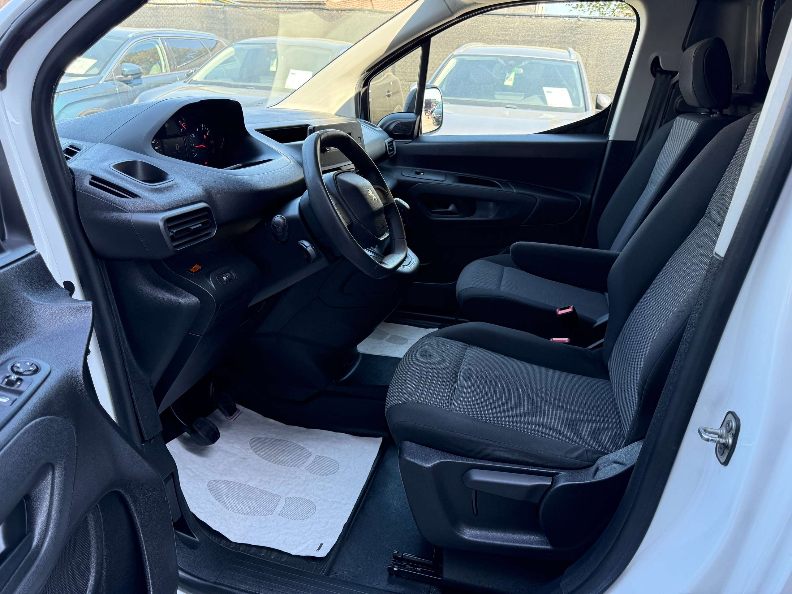 1cc287de-2a95-45b1-80c3-83d932056a4f11-peugeot-partner-1-6-bluehdi-l2-bluetooth-parkeersensoren-airco.jpg