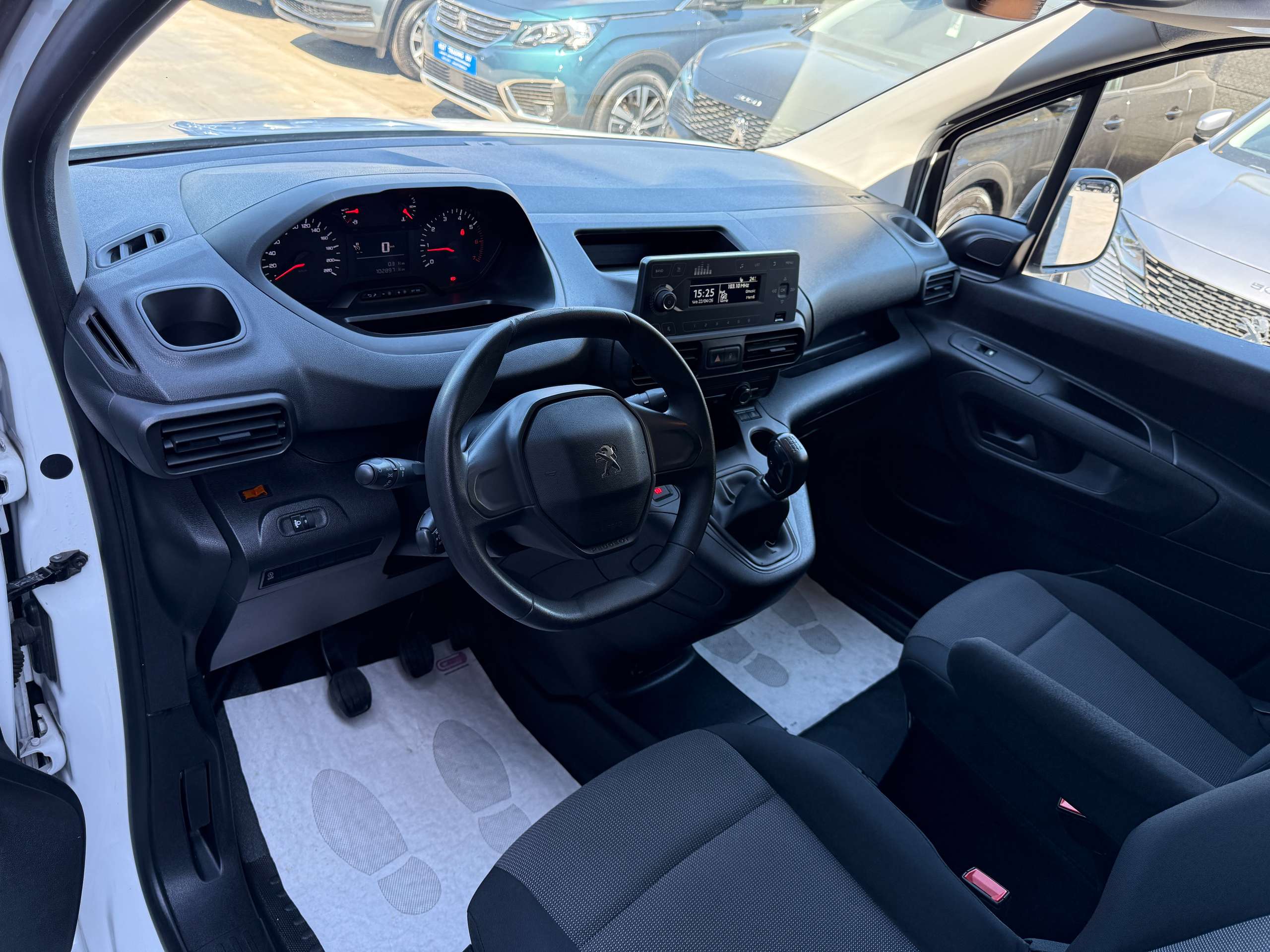 1cc287de-2a95-45b1-80c3-83d932056a4f12-peugeot-partner-1-6-bluehdi-l2-bluetooth-parkeersensoren-airco.jpg