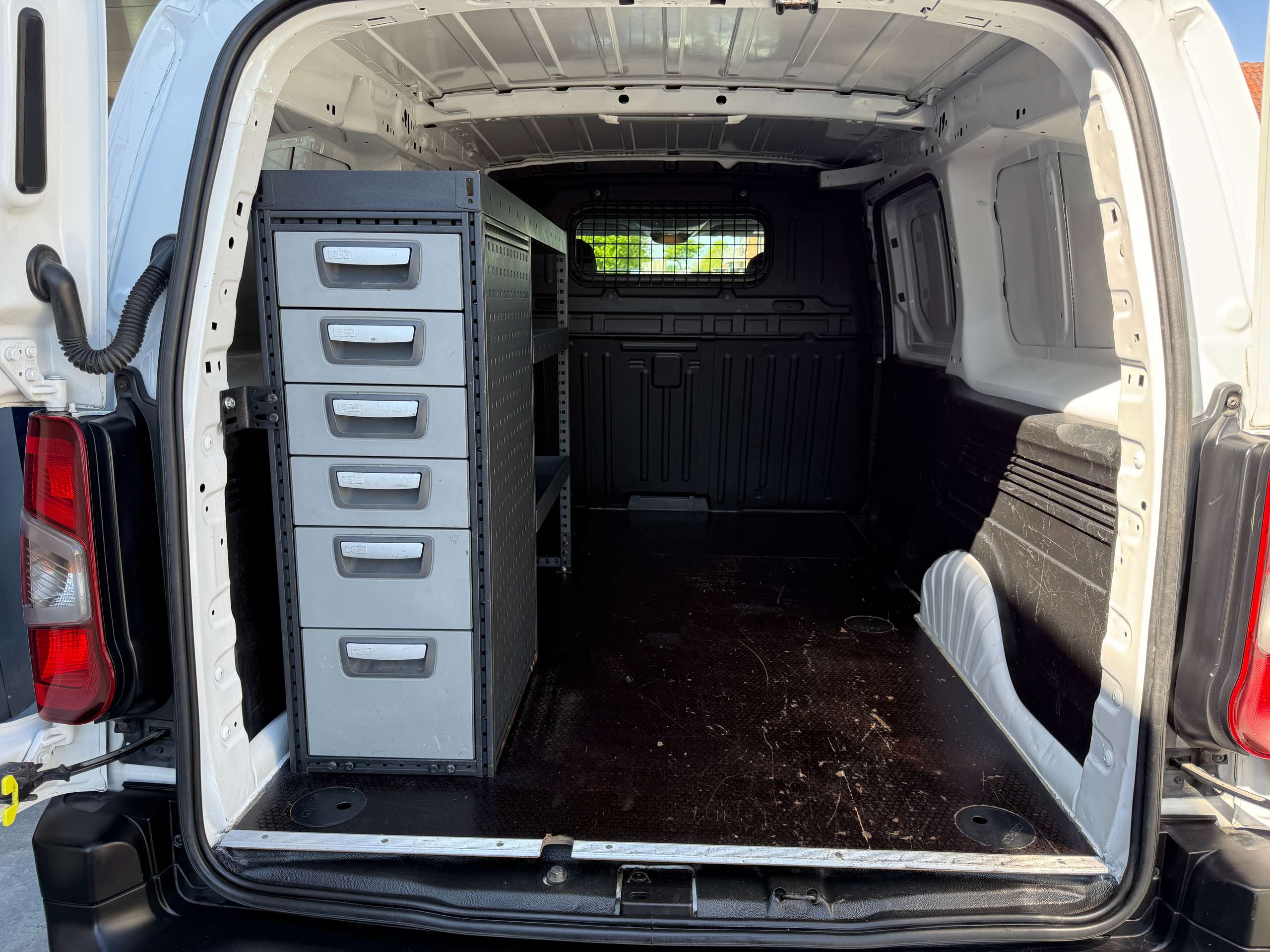 1cc287de-2a95-45b1-80c3-83d932056a4f13-peugeot-partner-1-6-bluehdi-l2-bluetooth-parkeersensoren-airco.jpg