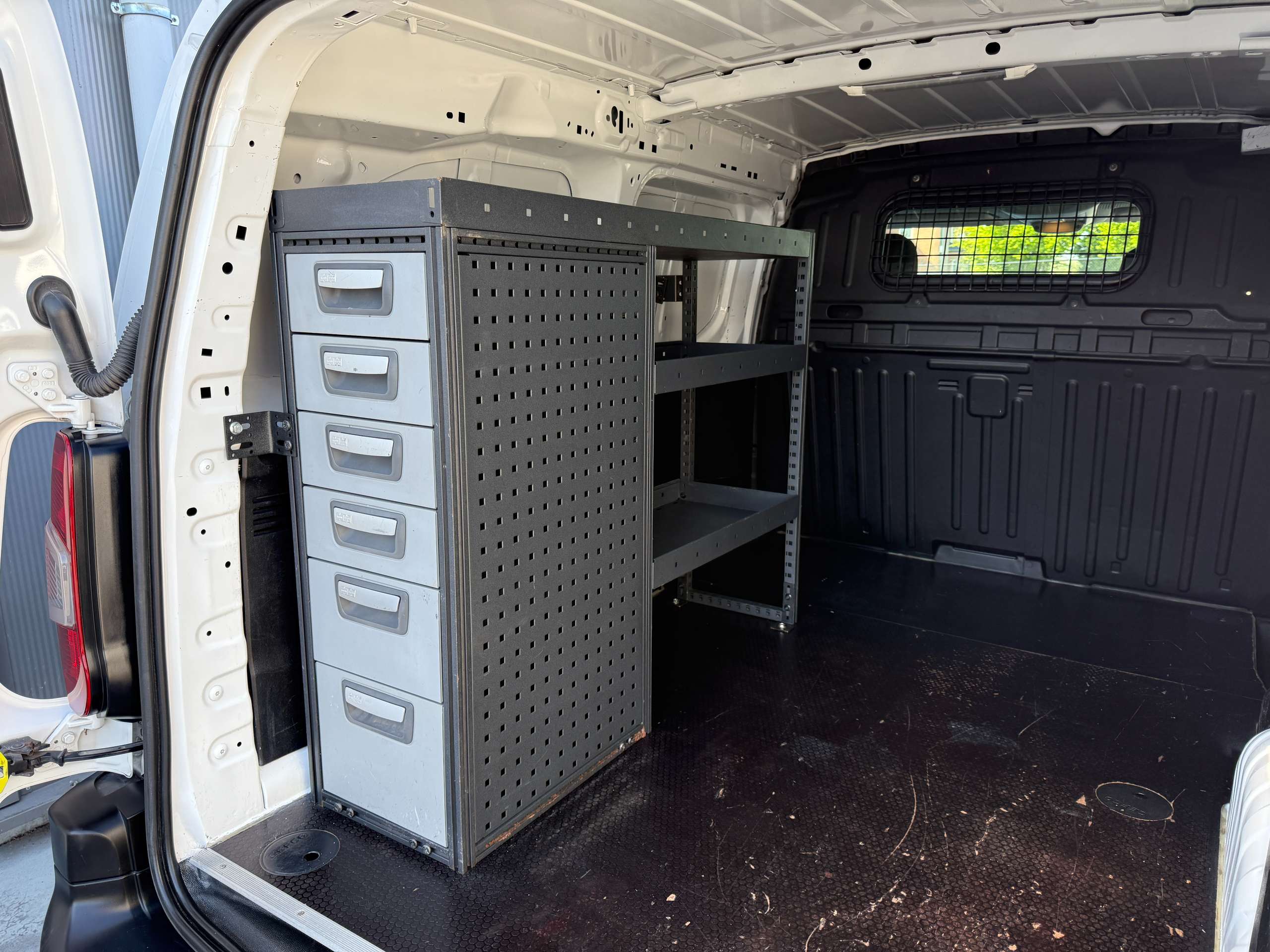 1cc287de-2a95-45b1-80c3-83d932056a4f14-peugeot-partner-1-6-bluehdi-l2-bluetooth-parkeersensoren-airco.jpg