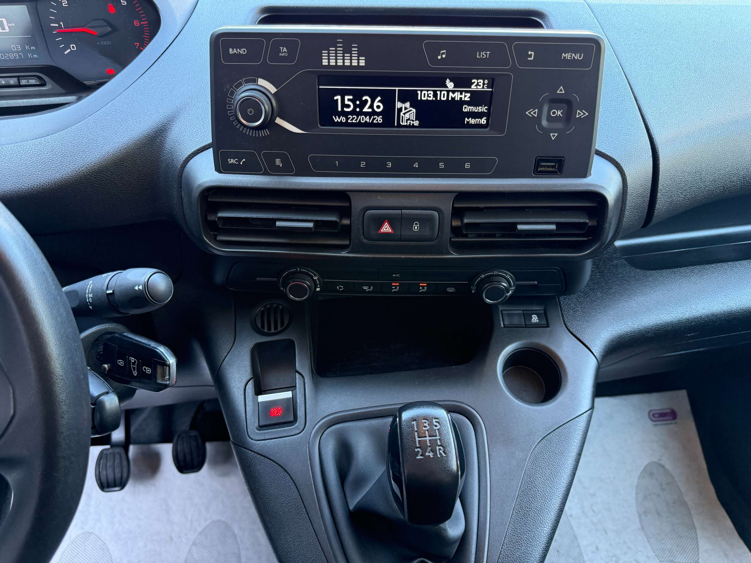 1cc287de-2a95-45b1-80c3-83d932056a4f18-peugeot-partner-1-6-bluehdi-l2-bluetooth-parkeersensoren-airco.jpg