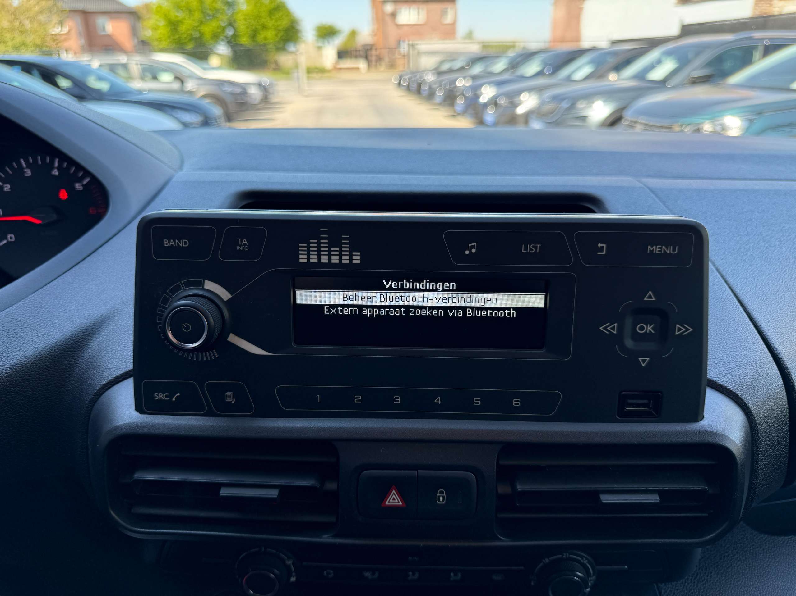1cc287de-2a95-45b1-80c3-83d932056a4f19-peugeot-partner-1-6-bluehdi-l2-bluetooth-parkeersensoren-airco.jpg