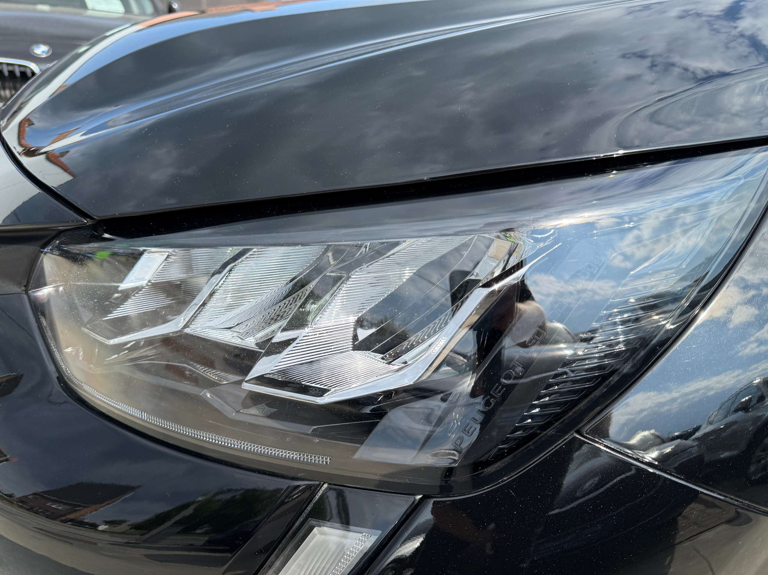 1dfe5d1e-da5f-4c01-880e-4c1ad8336c2710-peugeot-208-1-2i-full-led-navigatie-carplay-alu-bluetooth-pdc.jpg