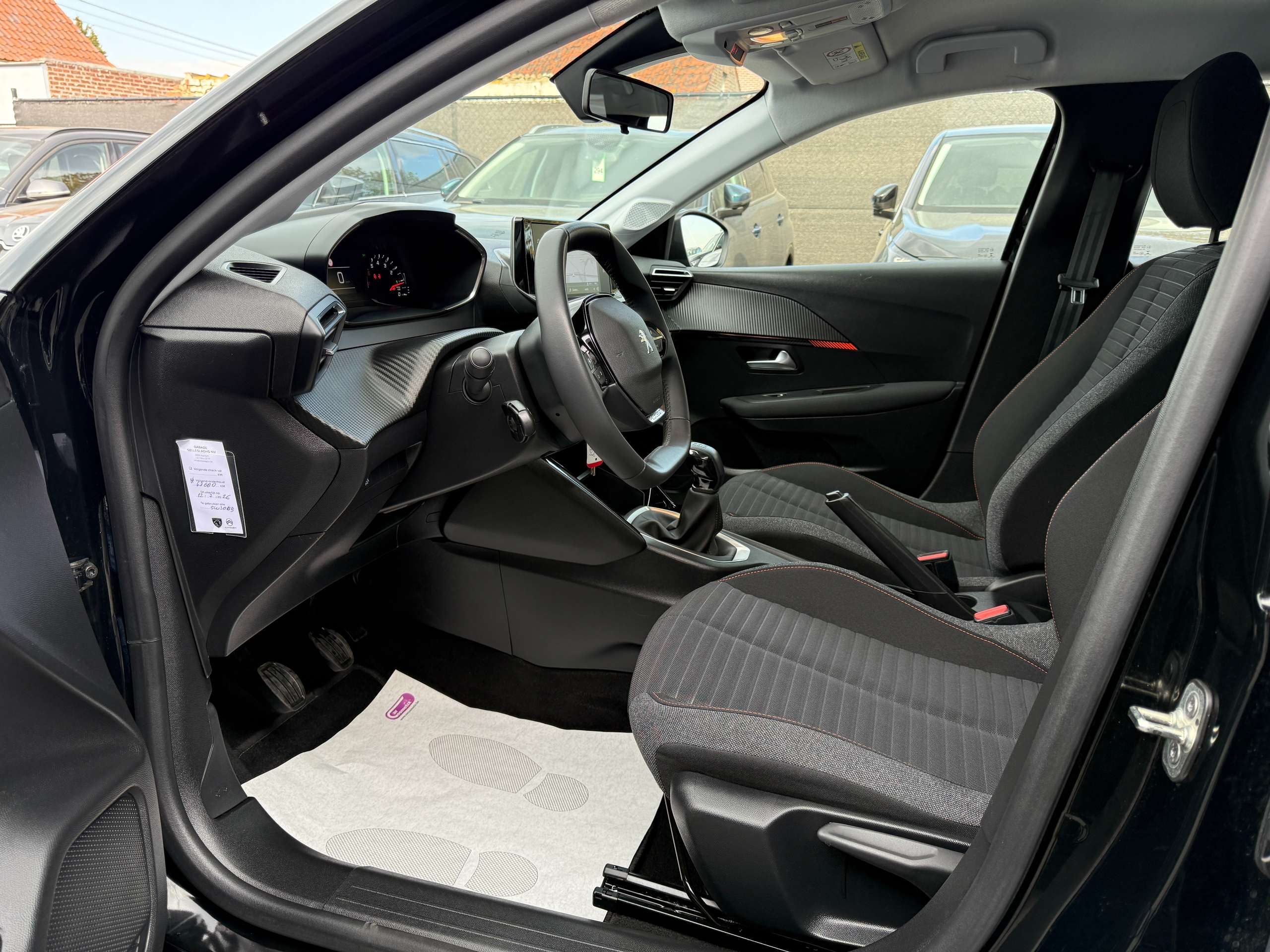 1dfe5d1e-da5f-4c01-880e-4c1ad8336c2712-peugeot-208-1-2i-full-led-navigatie-carplay-alu-bluetooth-pdc.jpg
