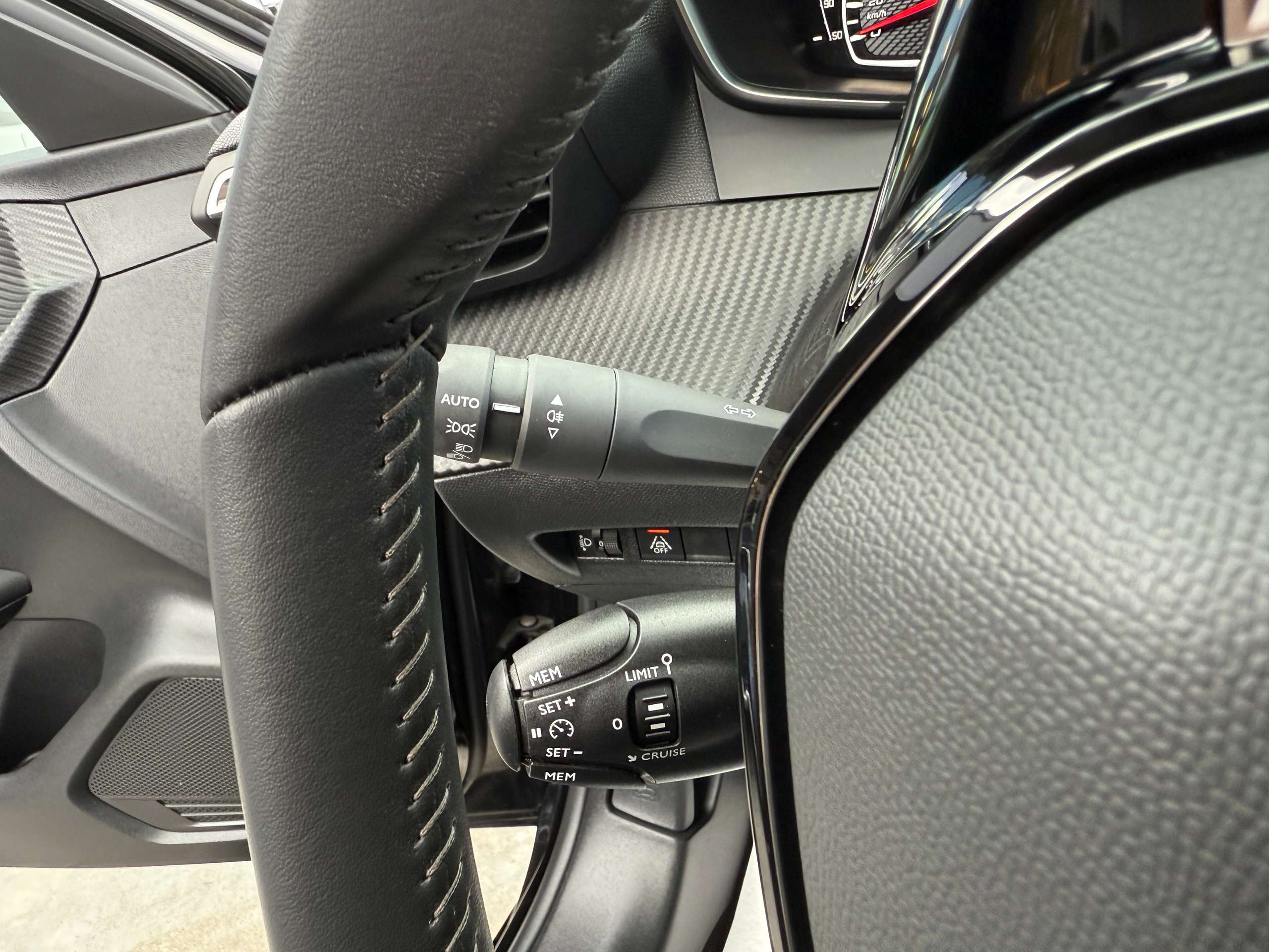1dfe5d1e-da5f-4c01-880e-4c1ad8336c2717-peugeot-208-1-2i-full-led-navigatie-carplay-alu-bluetooth-pdc.jpg