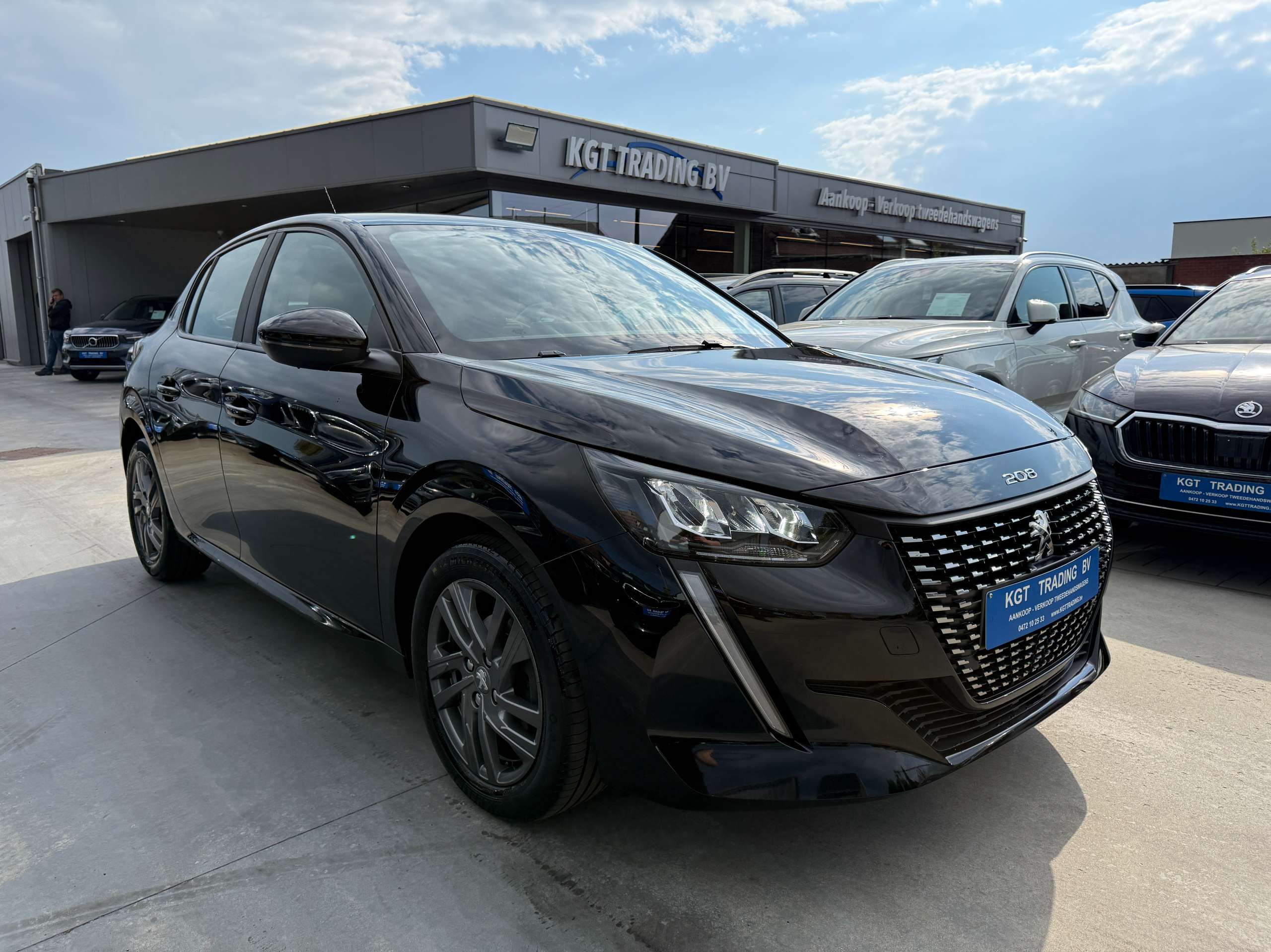 1dfe5d1e-da5f-4c01-880e-4c1ad8336c273-peugeot-208-1-2i-full-led-navigatie-carplay-alu-bluetooth-pdc.jpg