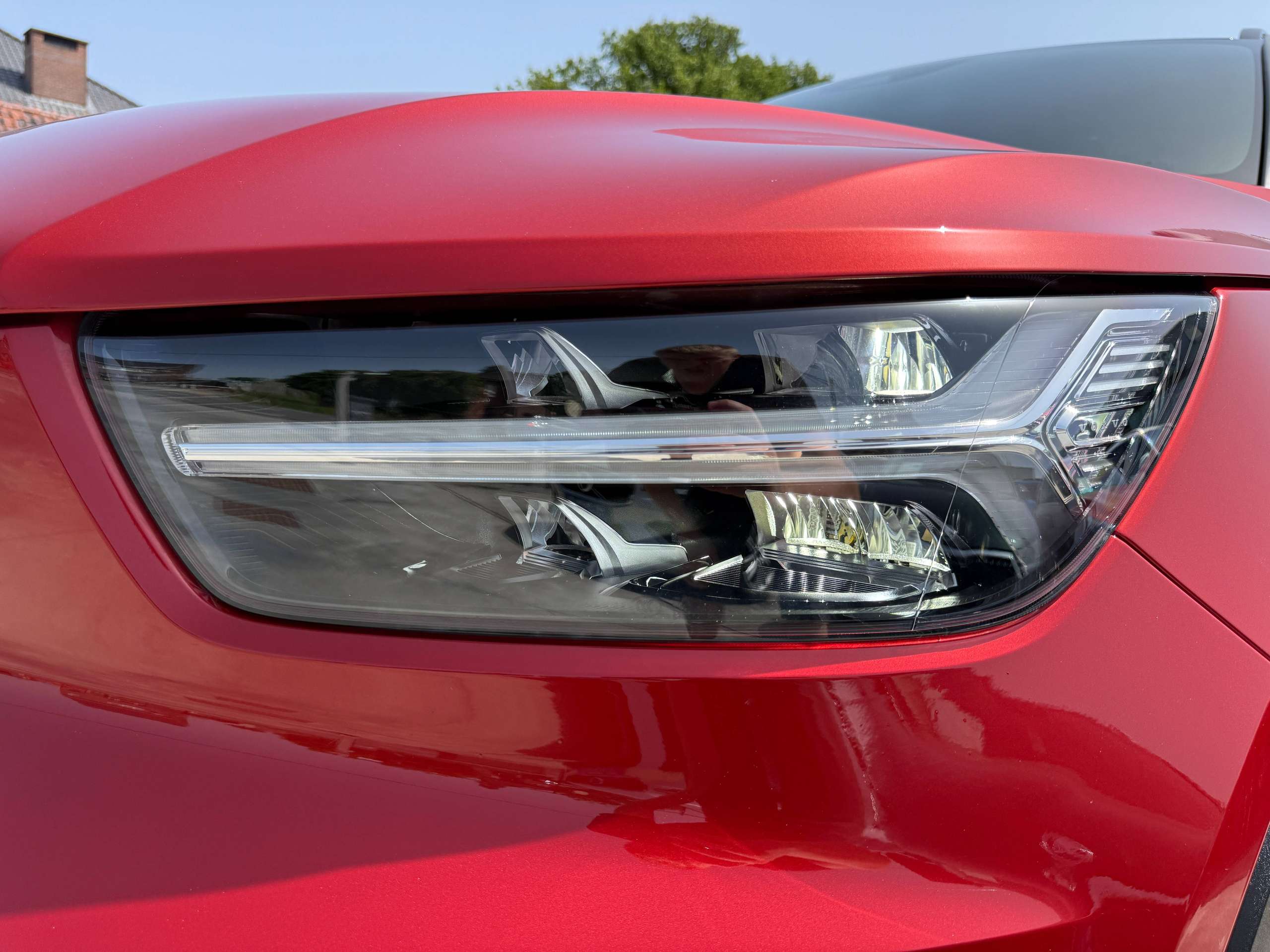 26fdc614-43e4-495b-b5fe-ee216efbca9c10-volvo-xc40-1-5-t4-r-design-hybride-360-camera-lane-assist-carplay-dab-leder.jpg