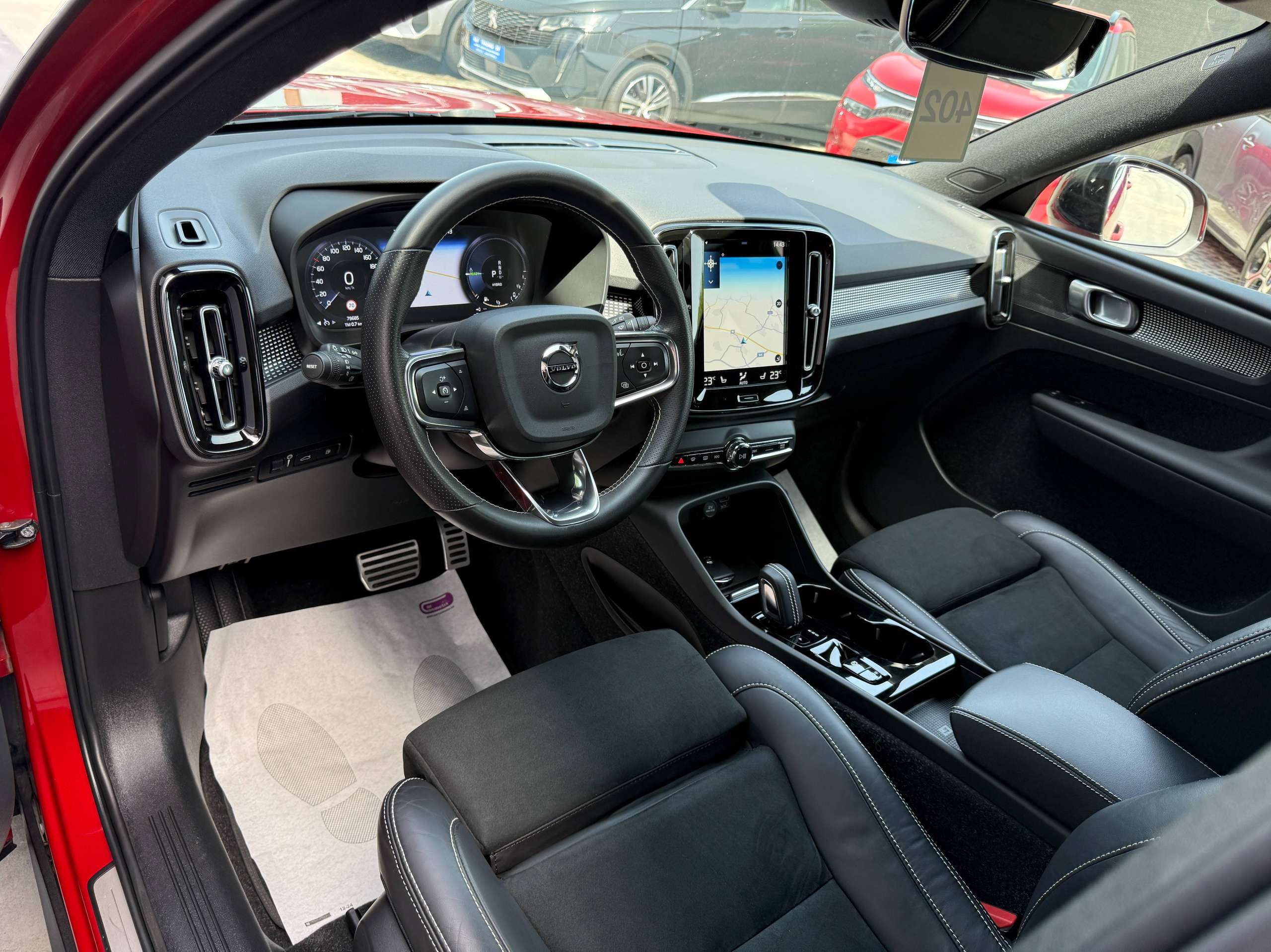 26fdc614-43e4-495b-b5fe-ee216efbca9c13-volvo-xc40-1-5-t4-r-design-hybride-360-camera-lane-assist-carplay-dab-leder.jpg